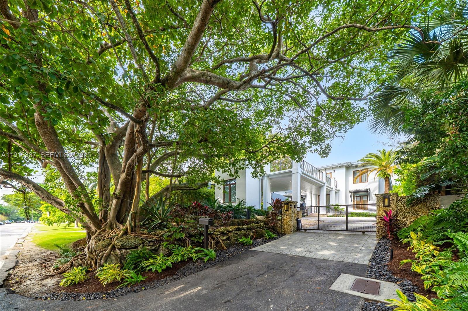 1621 S Bayshore Dr Miami, FL 33133