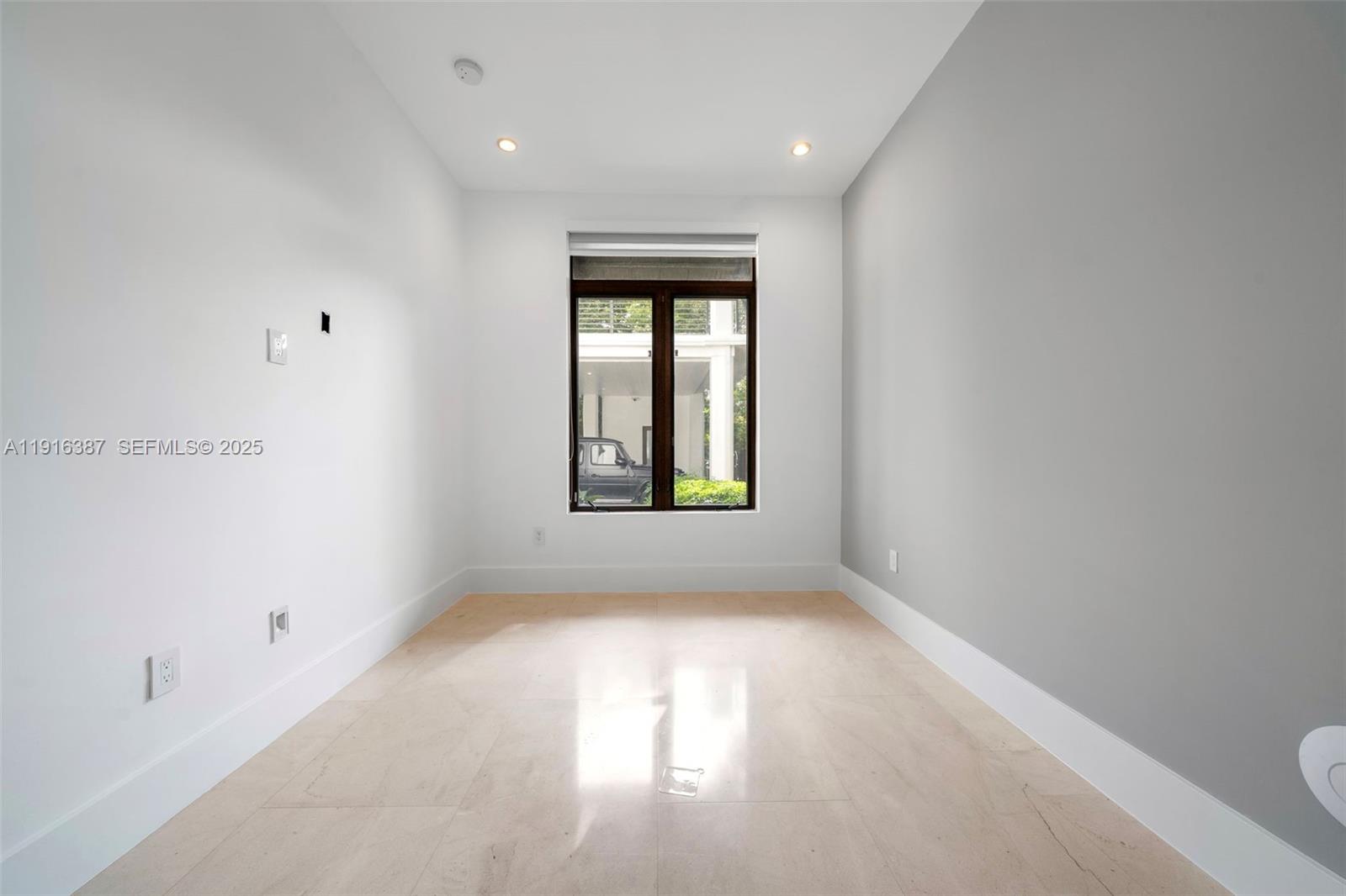 1621 S Bayshore Dr Miami, FL 33133