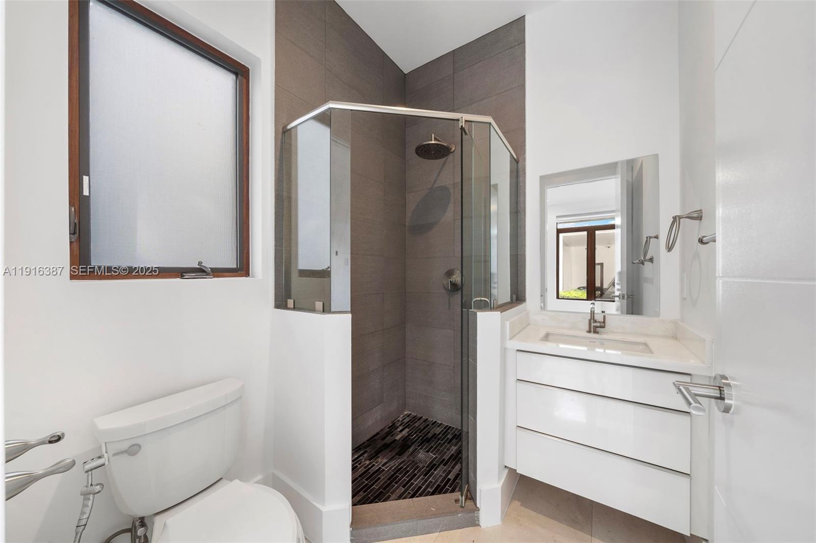 1621 S Bayshore Dr Miami, FL 33133