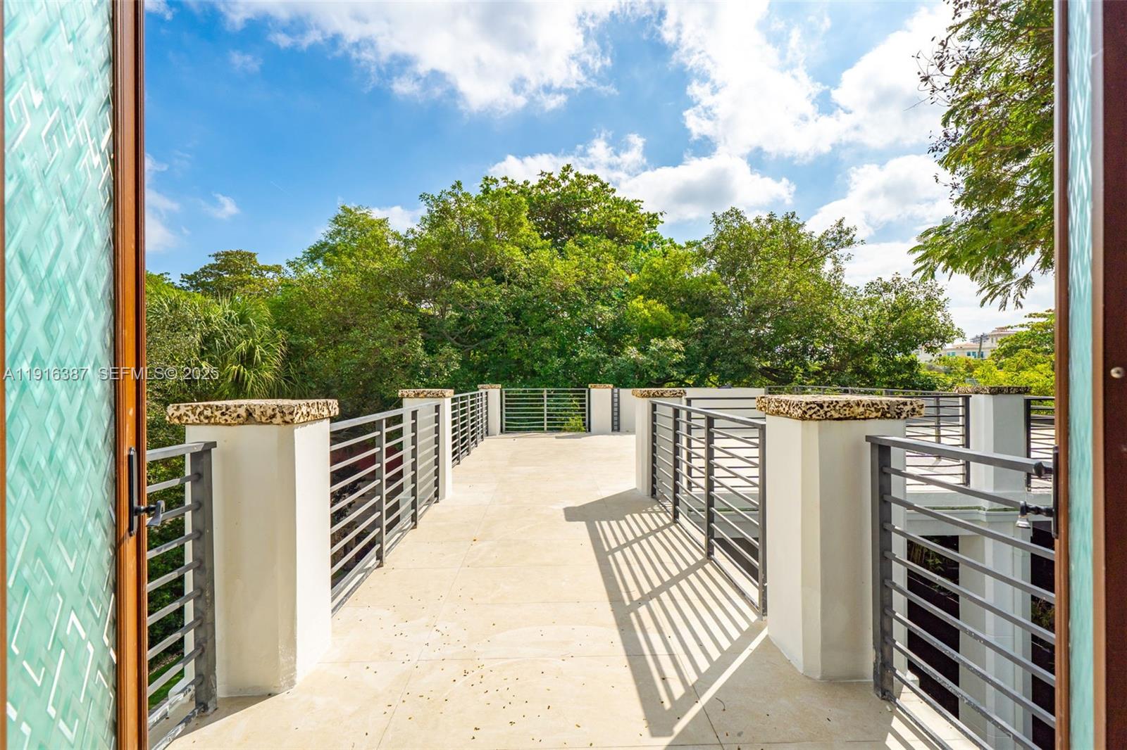 1621 S Bayshore Dr Miami, FL 33133