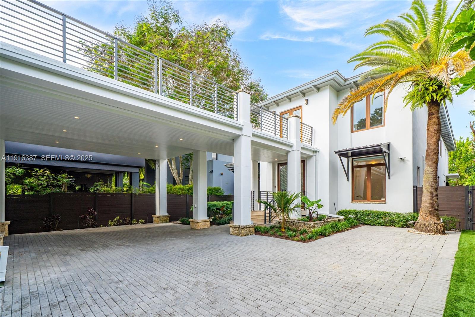 1621 S Bayshore Dr Miami, FL 33133