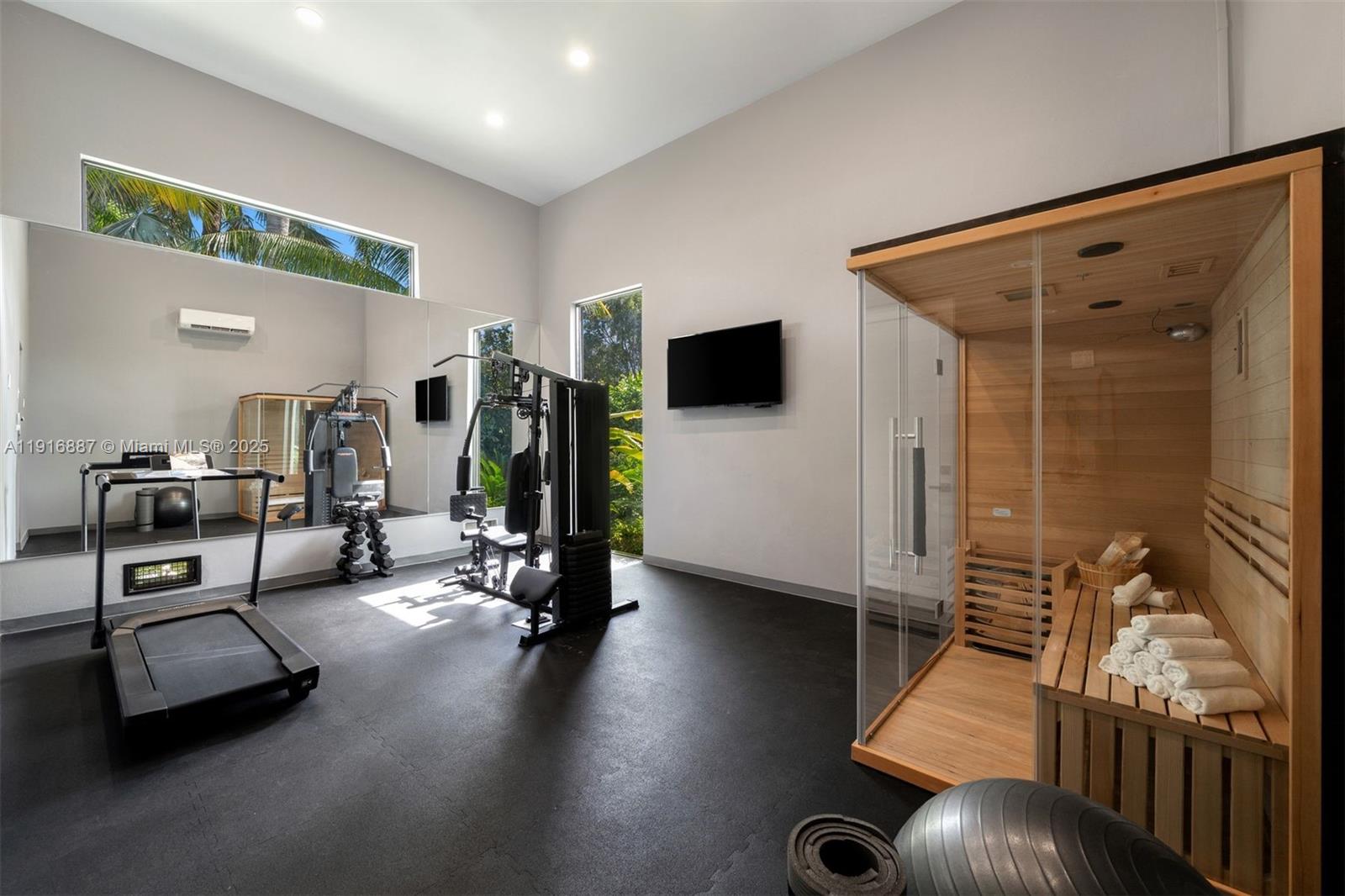 725 NE 77th St Miami, FL 33138