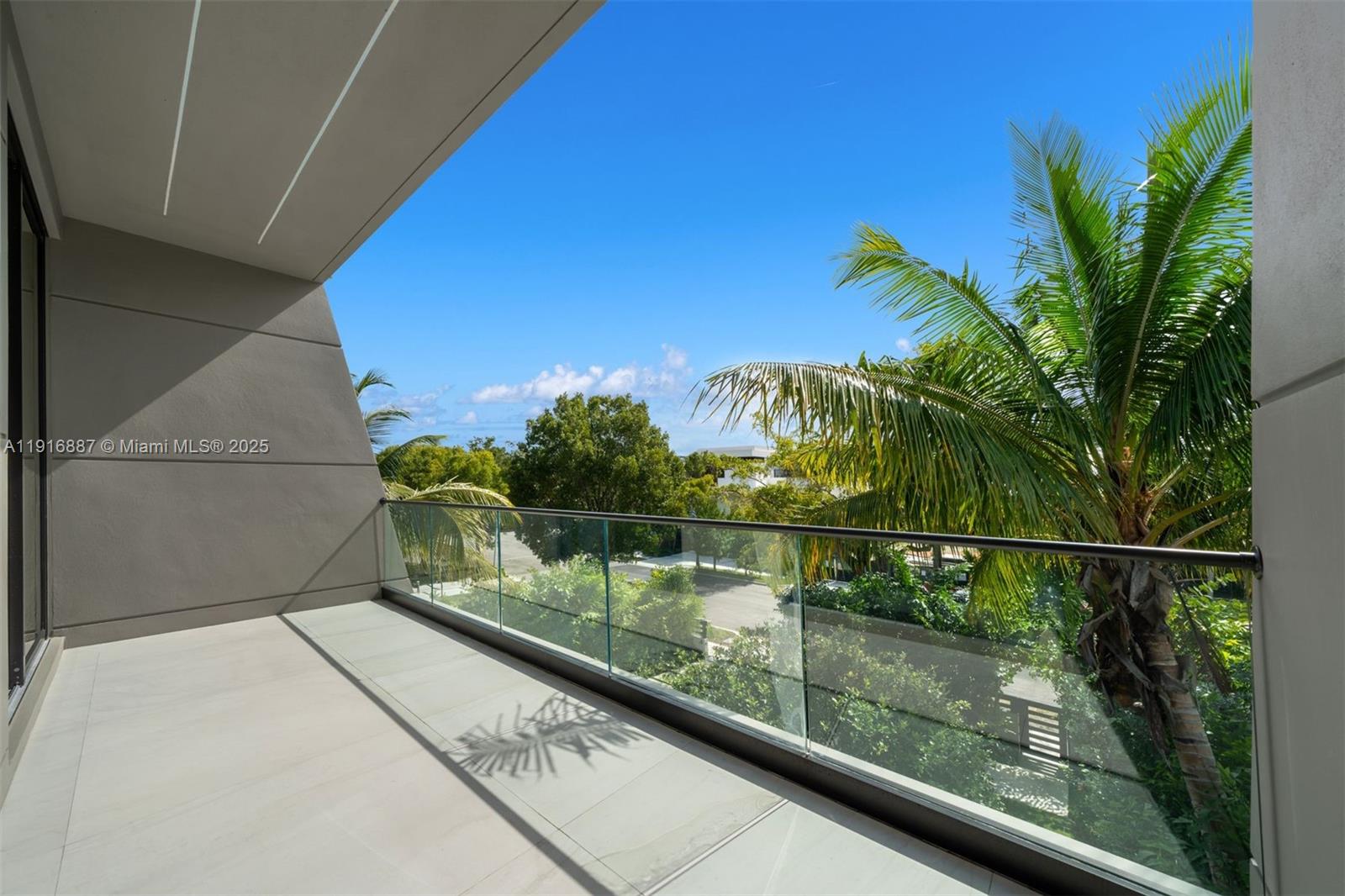 725 NE 77th St Miami, FL 33138