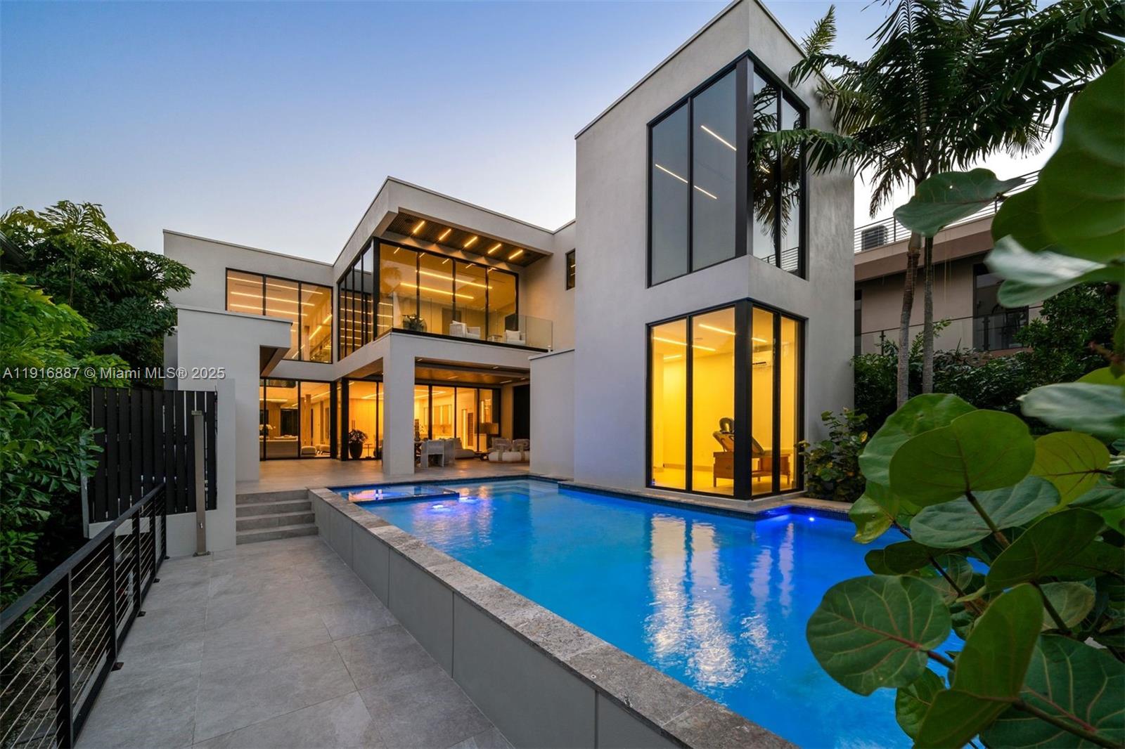 725 NE 77th St Miami, FL 33138