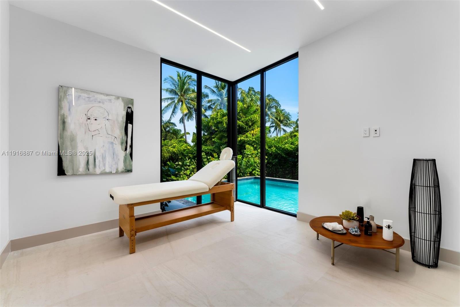 725 NE 77th St Miami, FL 33138