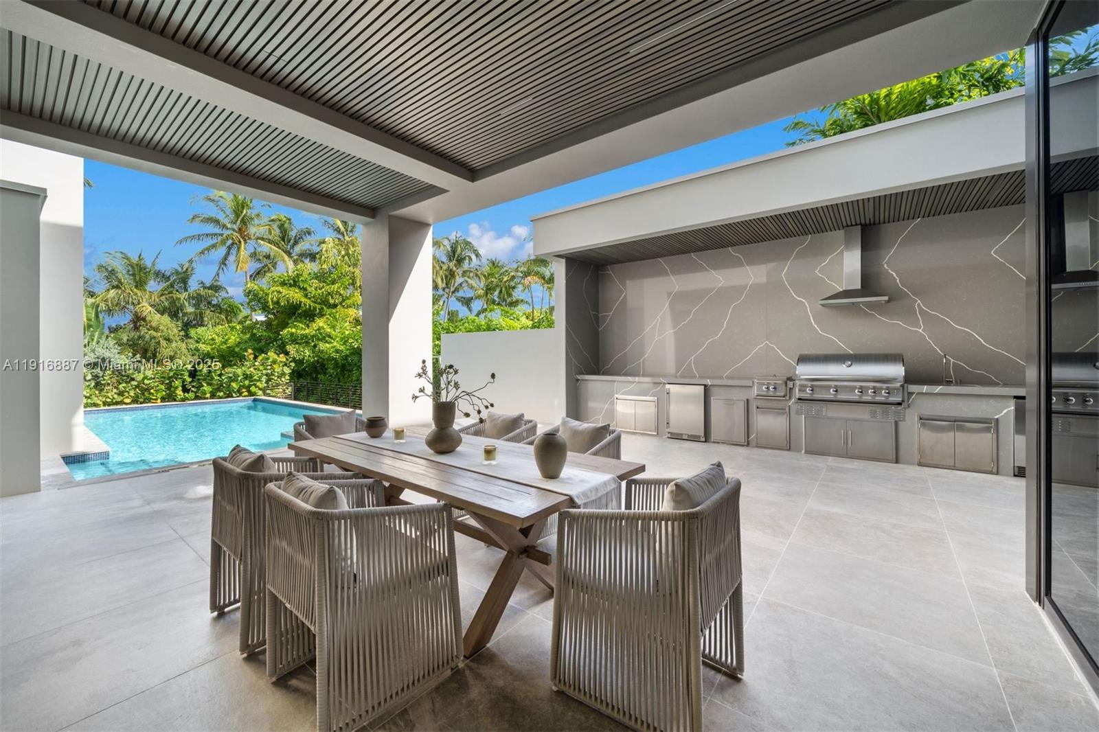 725 NE 77th St Miami, FL 33138