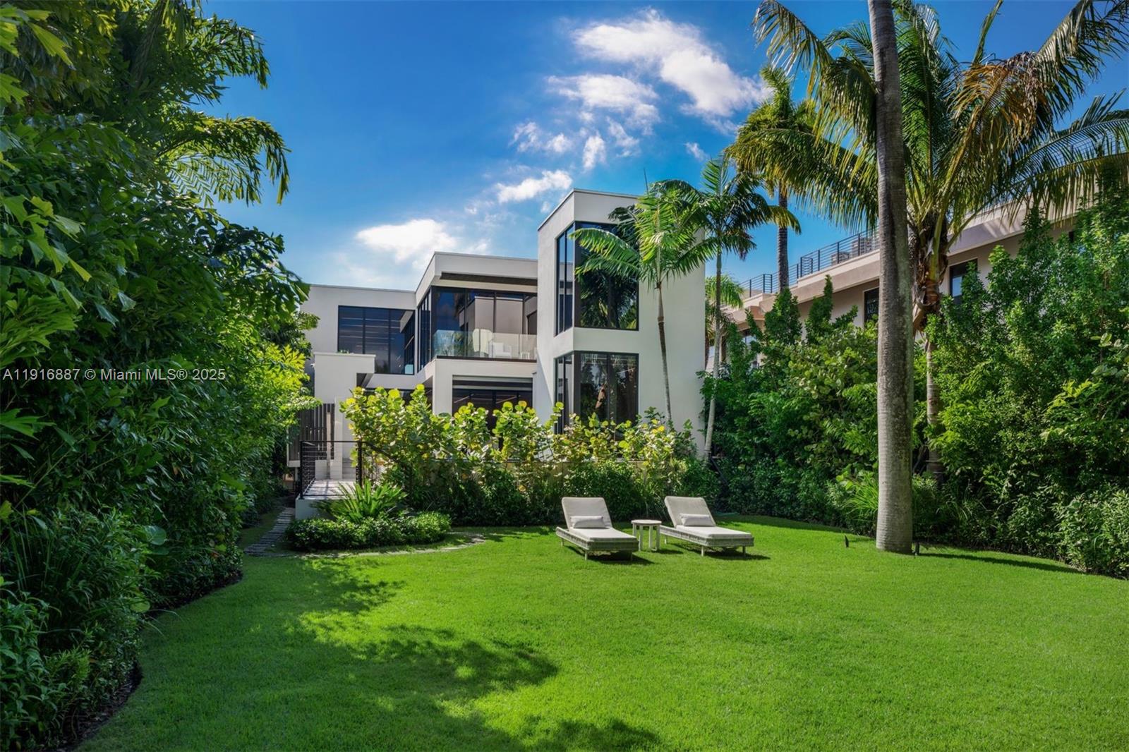 725 NE 77th St Miami, FL 33138