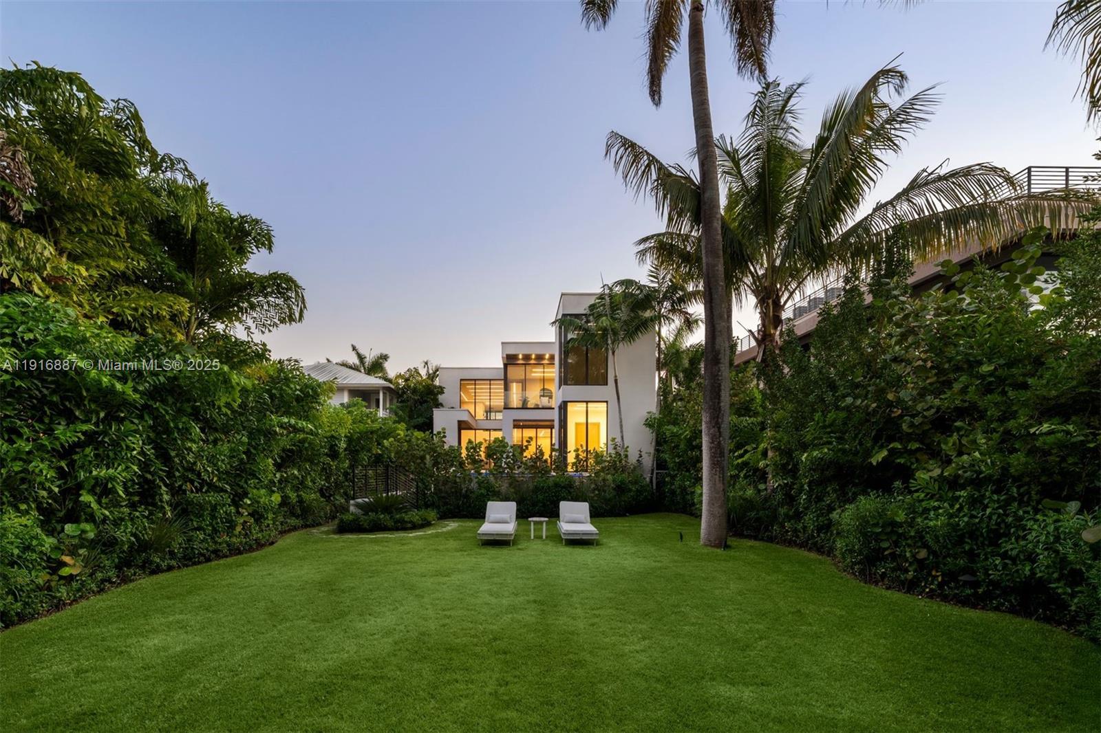 725 NE 77th St Miami, FL 33138