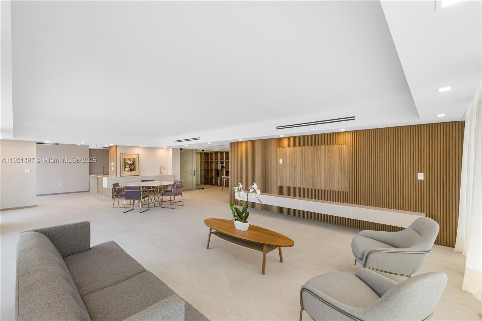 10155 Collins Ave #202 Bal Harbour, FL 33154