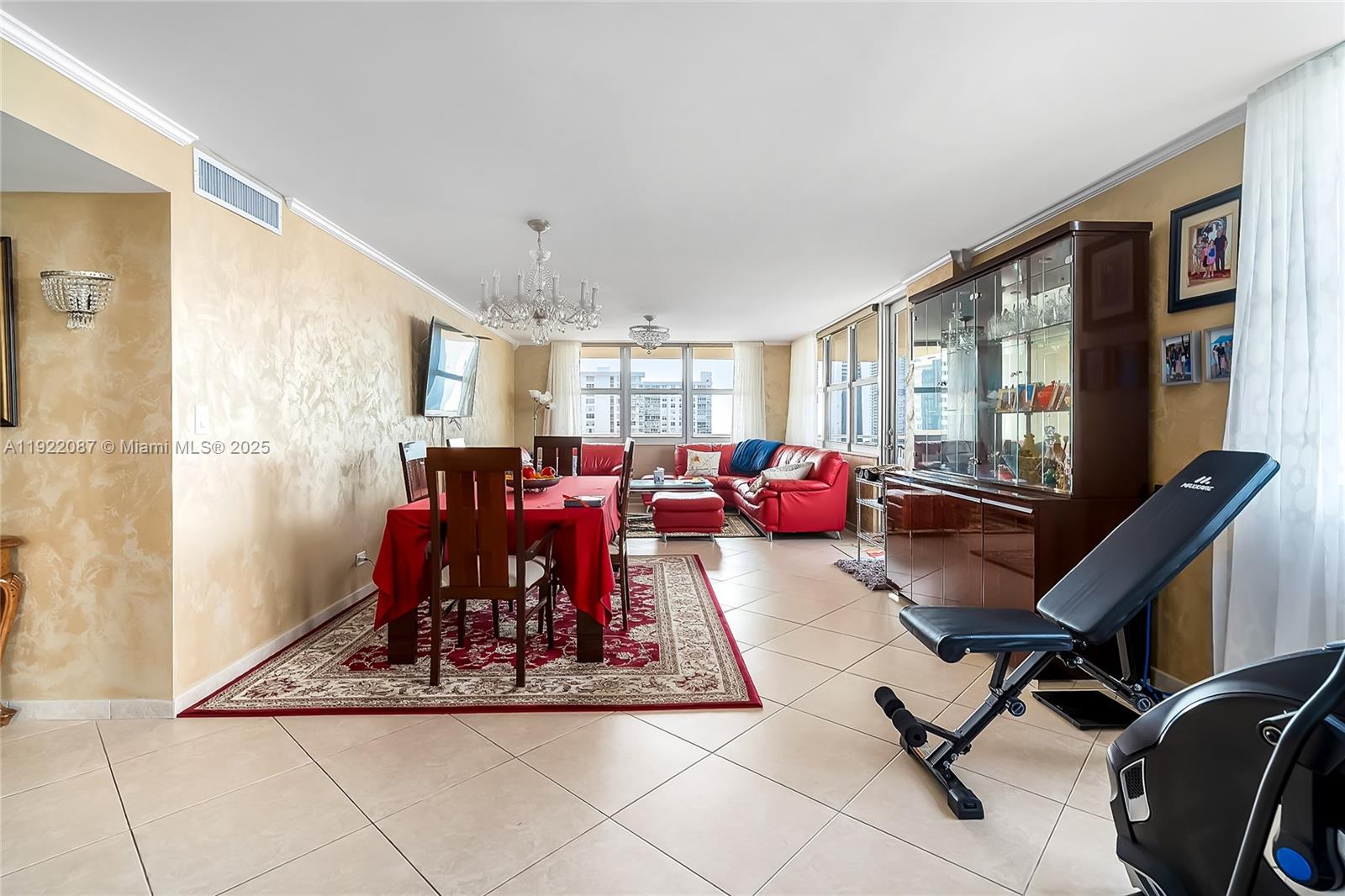 image Winston Towers 100 Condo17