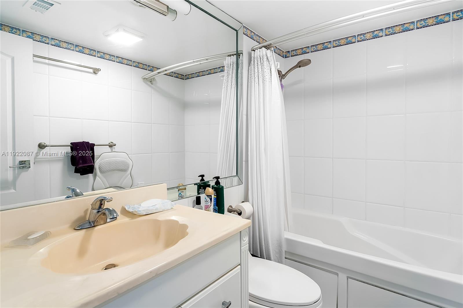 image Winston Towers 100 Condo25