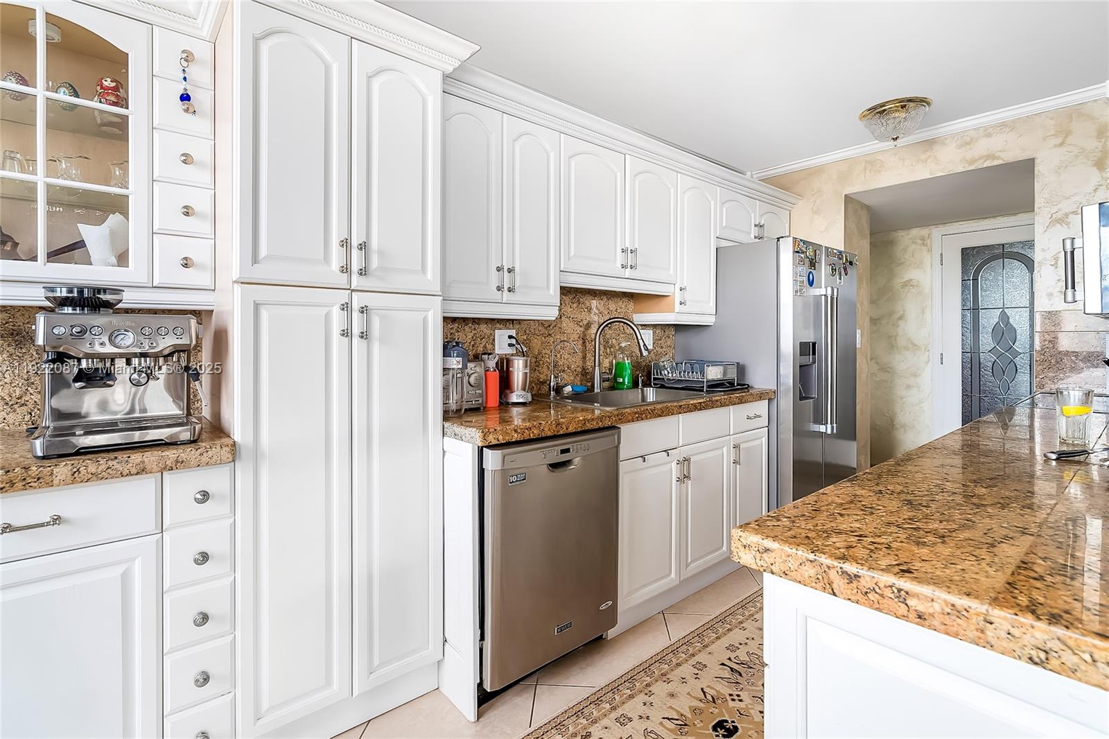 image Winston Towers 100 Condo2