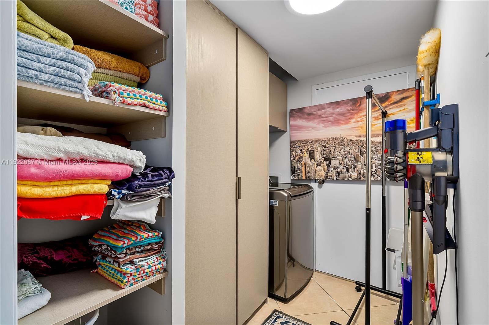 image Winston Towers 100 Condo31