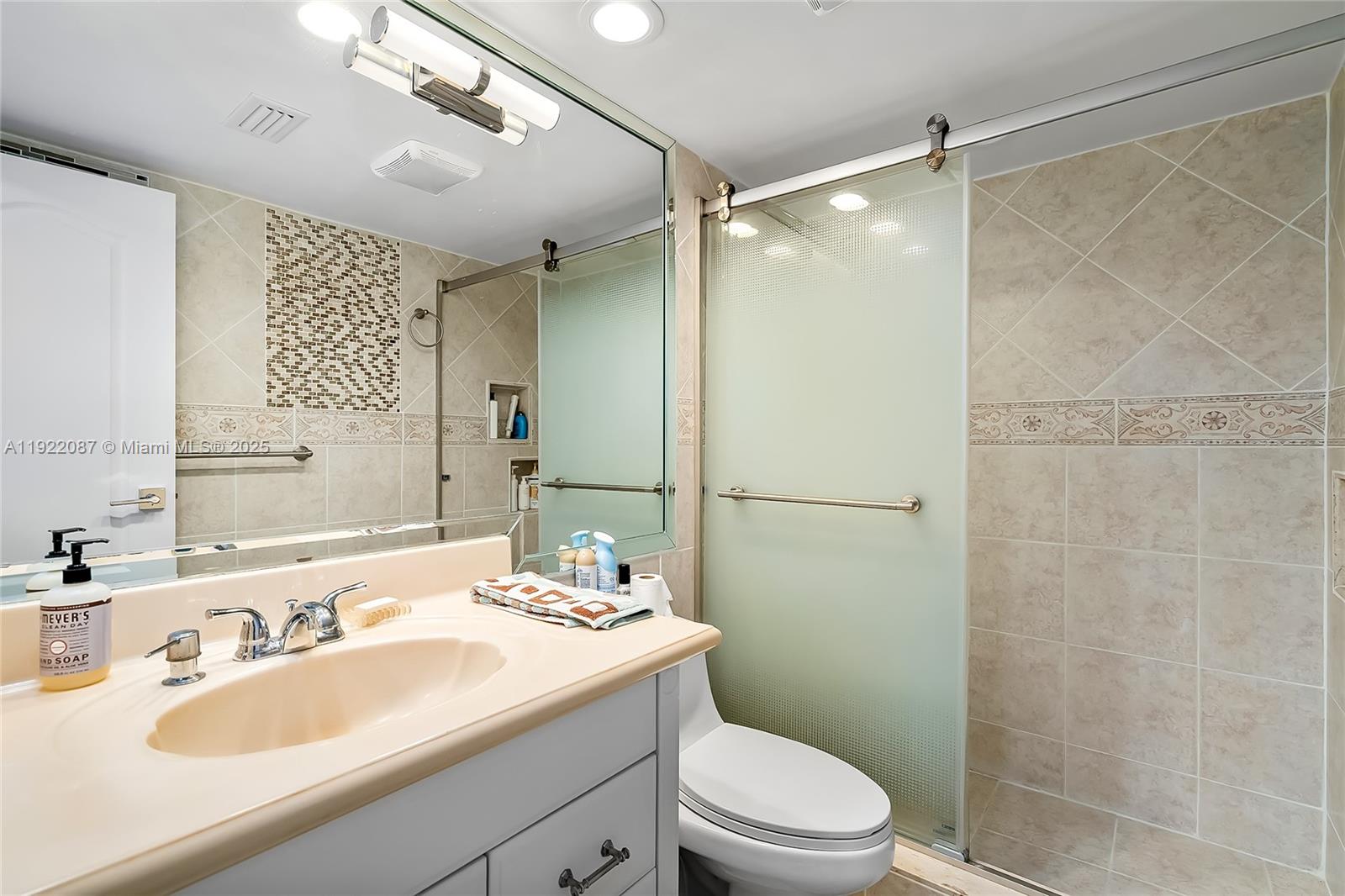 image Winston Towers 100 Condo32