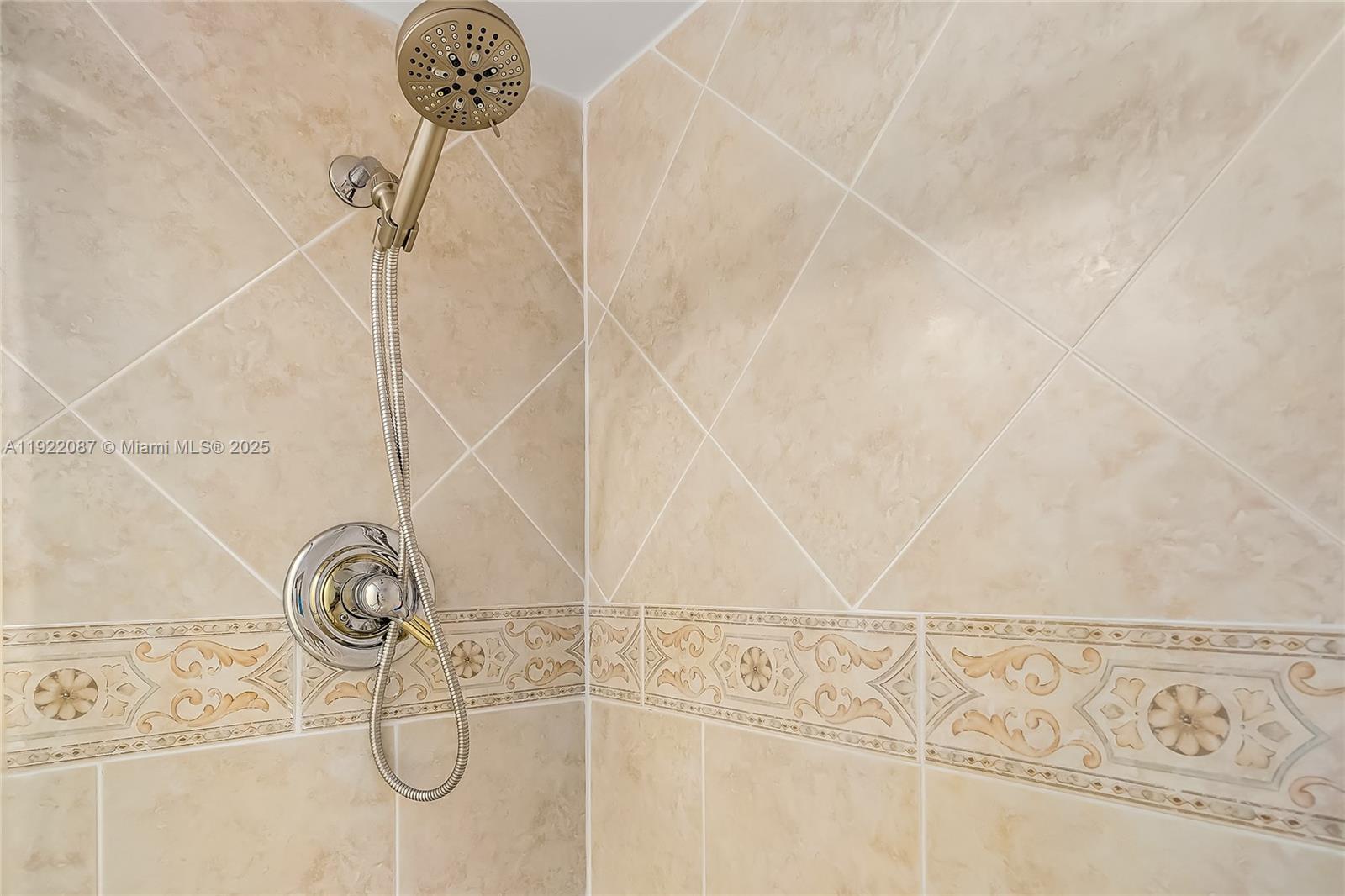 image Winston Towers 100 Condo34