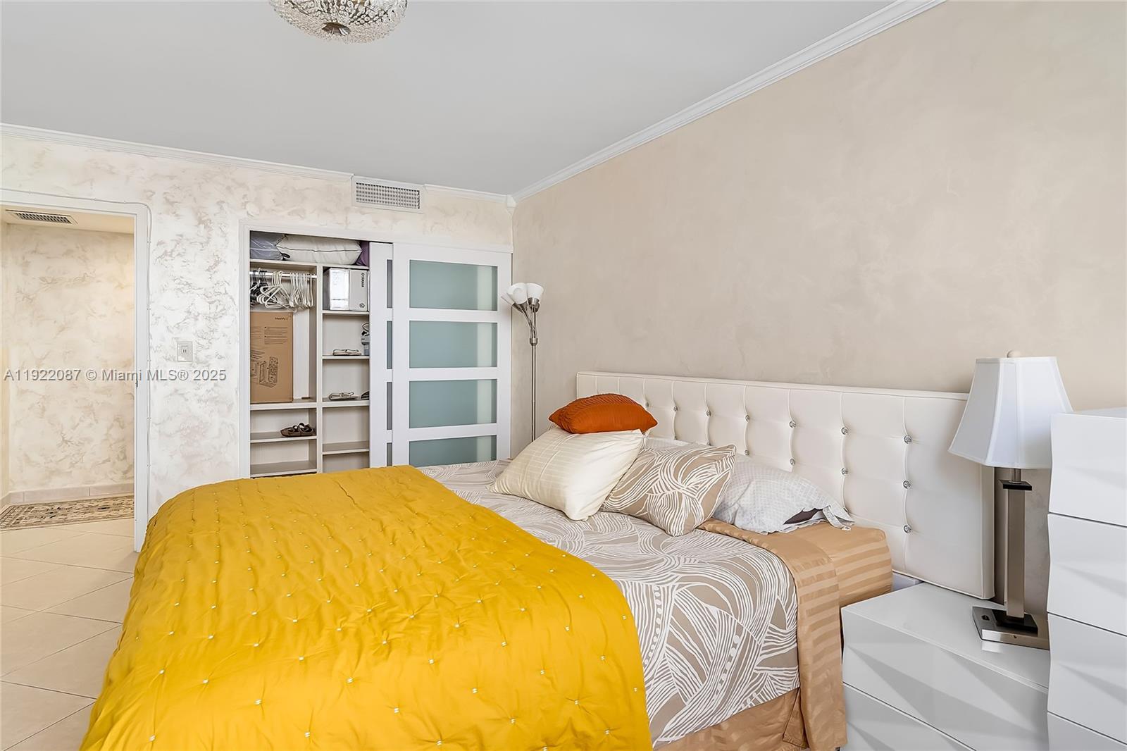 image Winston Towers 100 Condo37