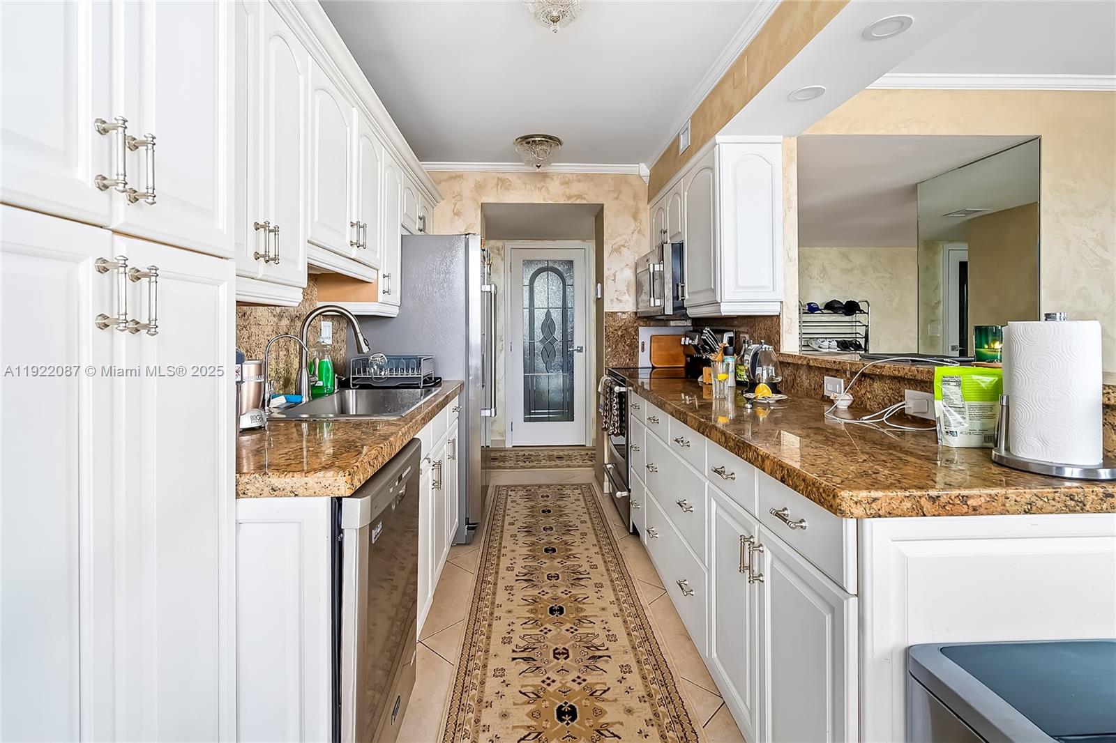 image Winston Towers 100 Condo3