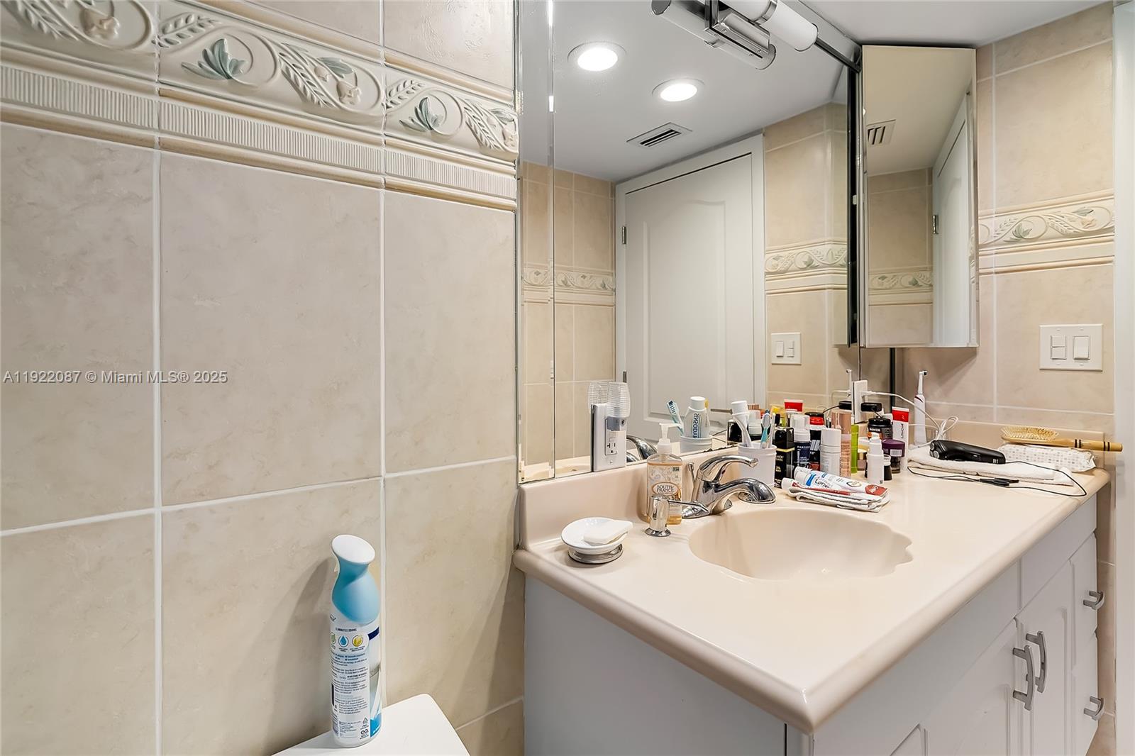 image Winston Towers 100 Condo39