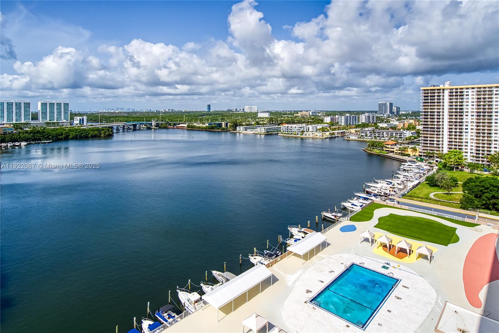 image Winston Towers 100 Condo44