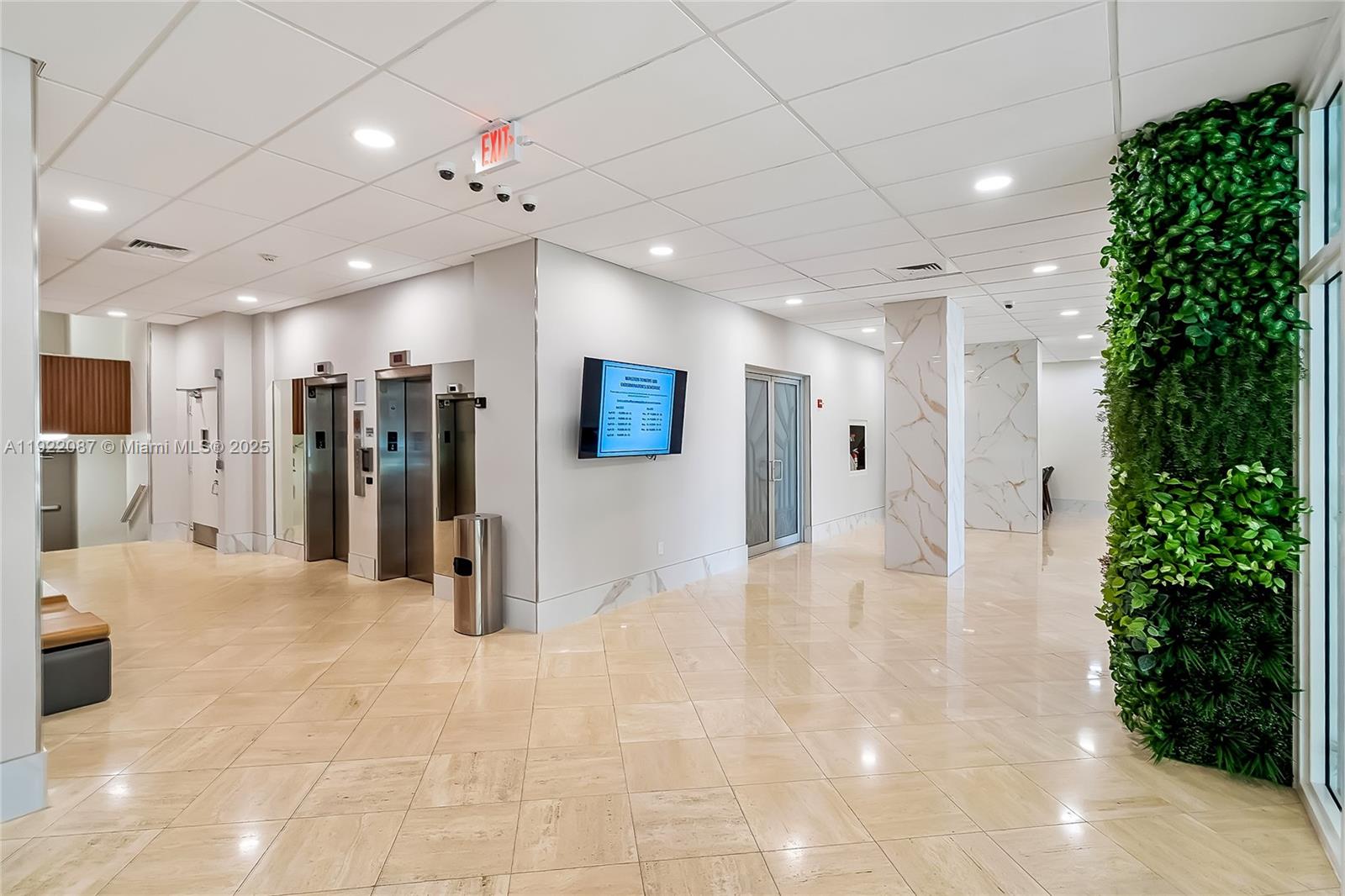 image Winston Towers 100 Condo47