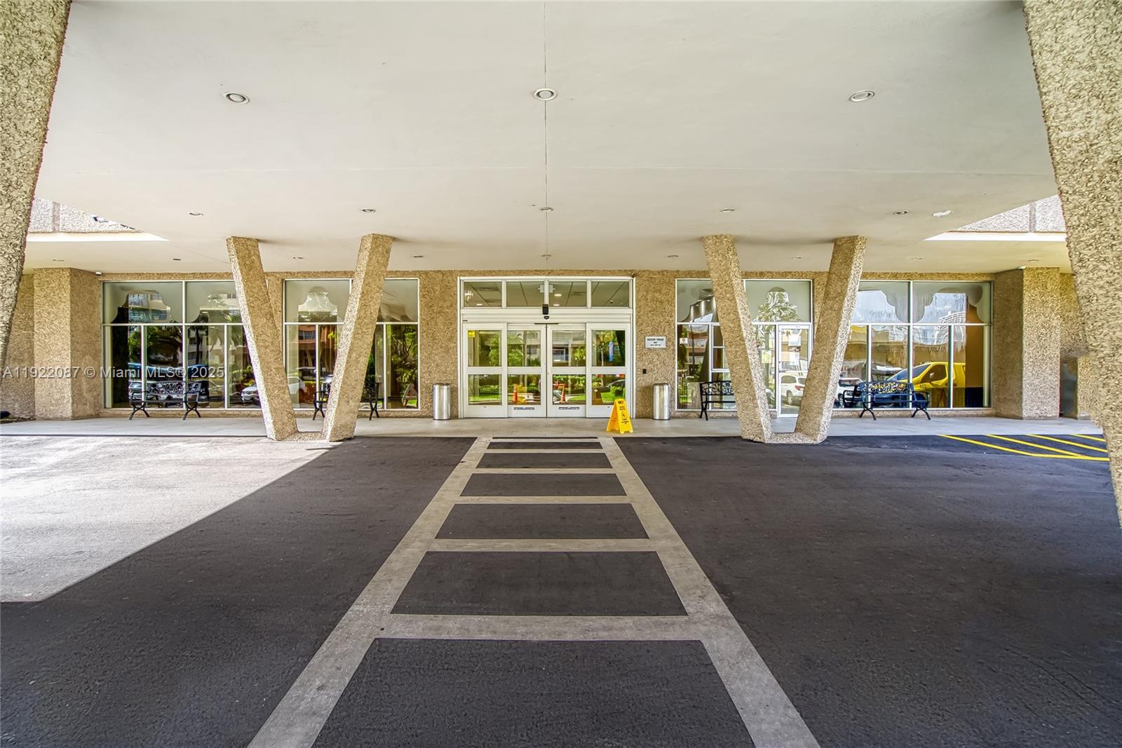 image Winston Towers 100 Condo50