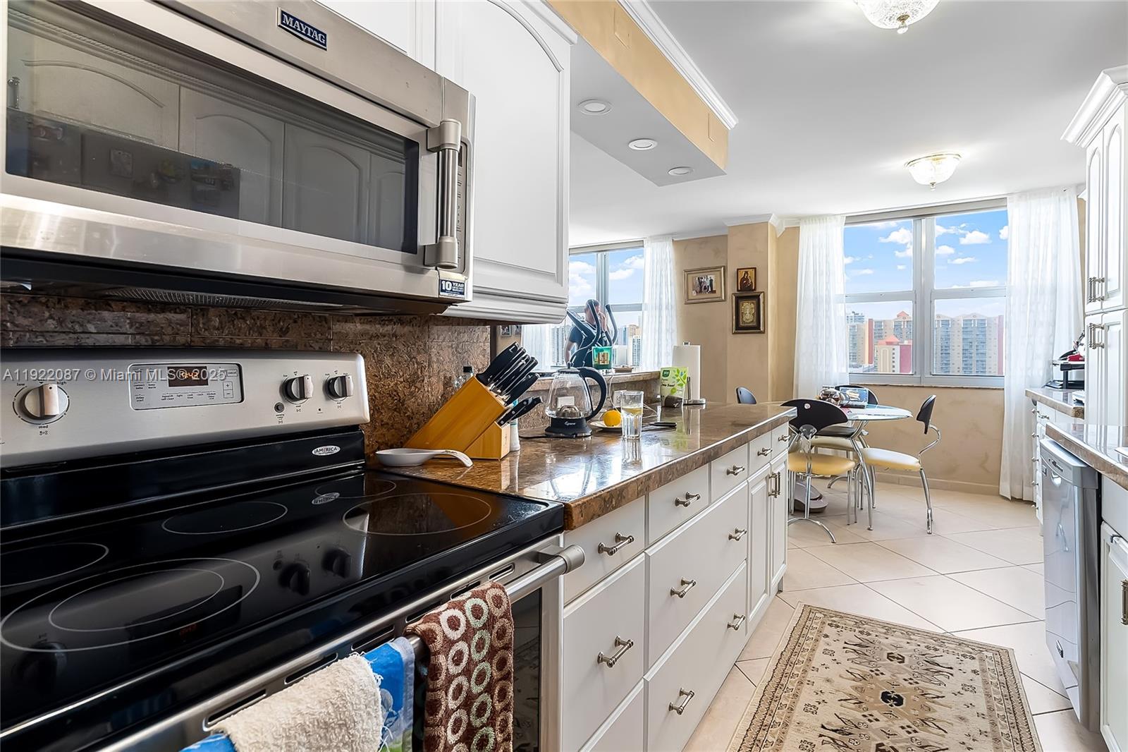 image Winston Towers 100 Condo6