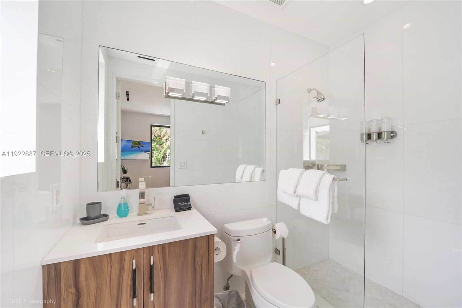 7501 Coquina Dr North Bay Village, FL 33141