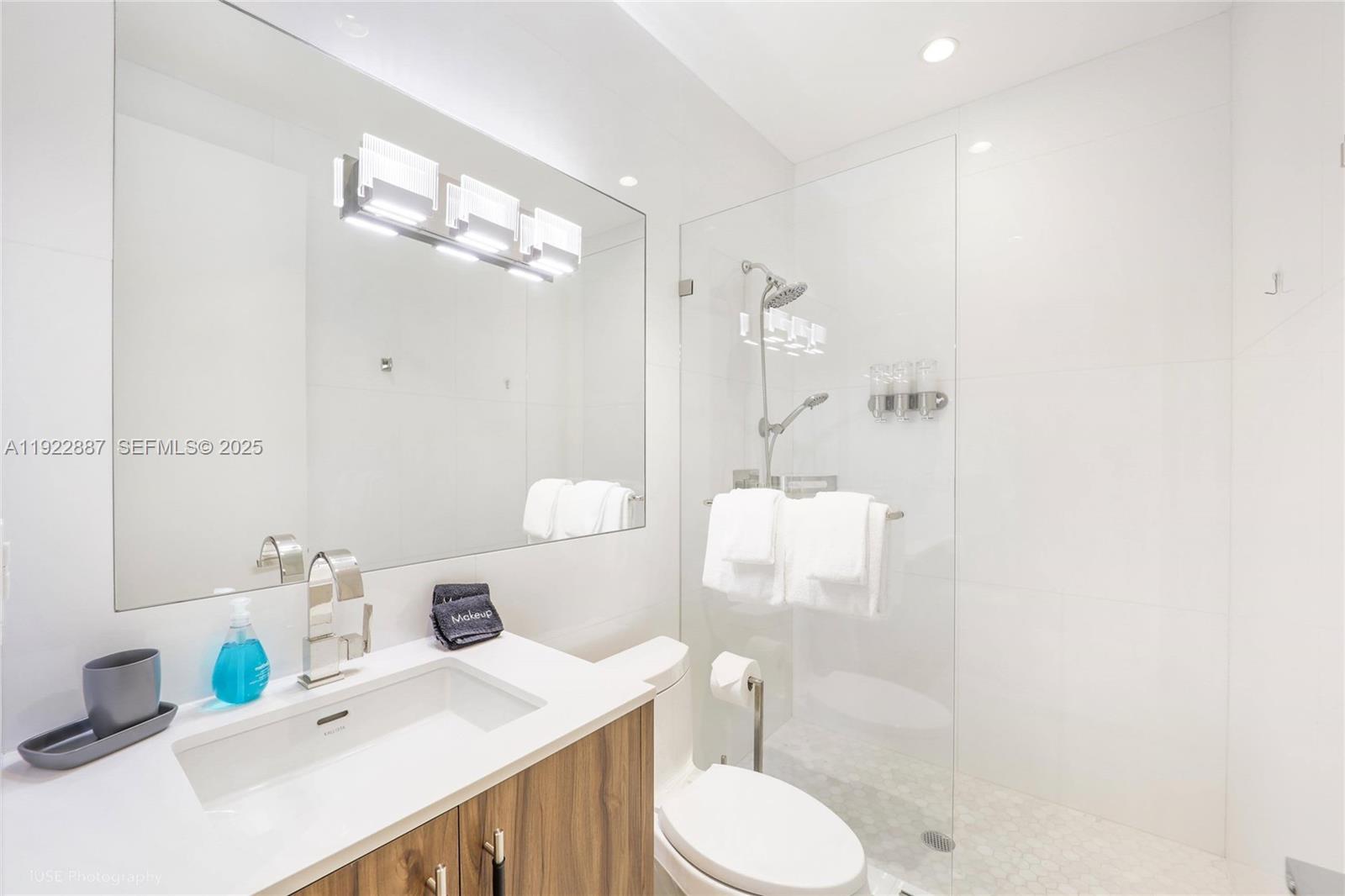 7501 Coquina Dr North Bay Village, FL 33141