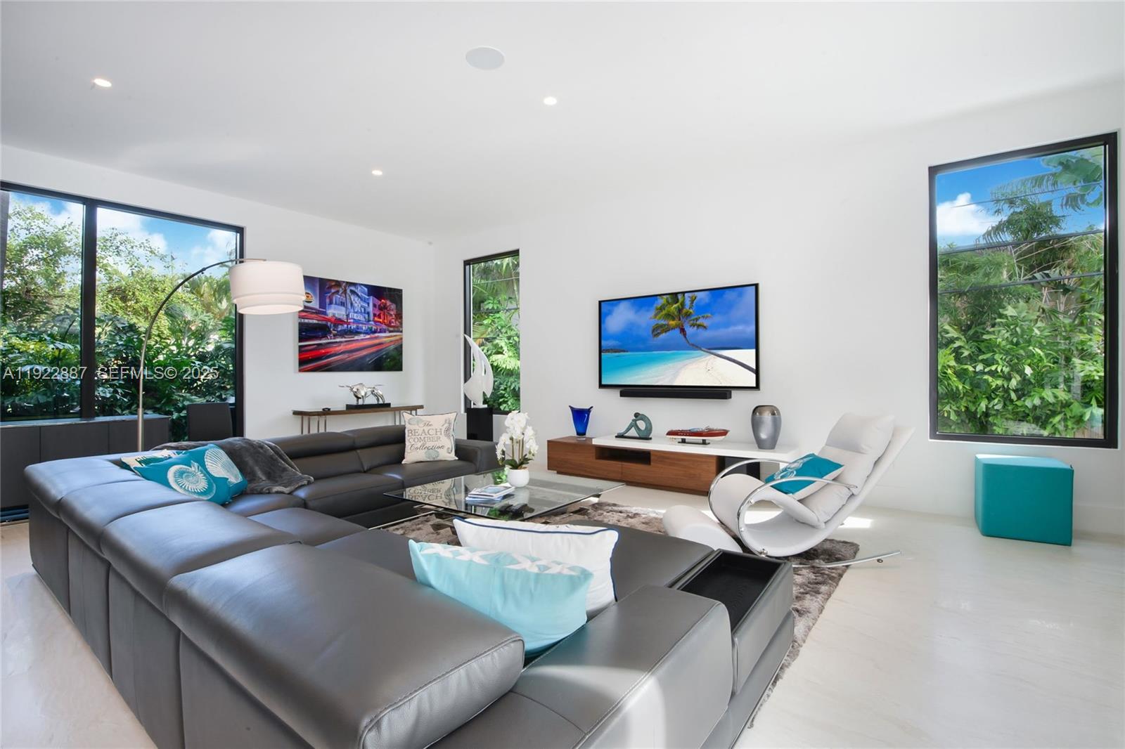 7501 Coquina Dr North Bay Village, FL 33141