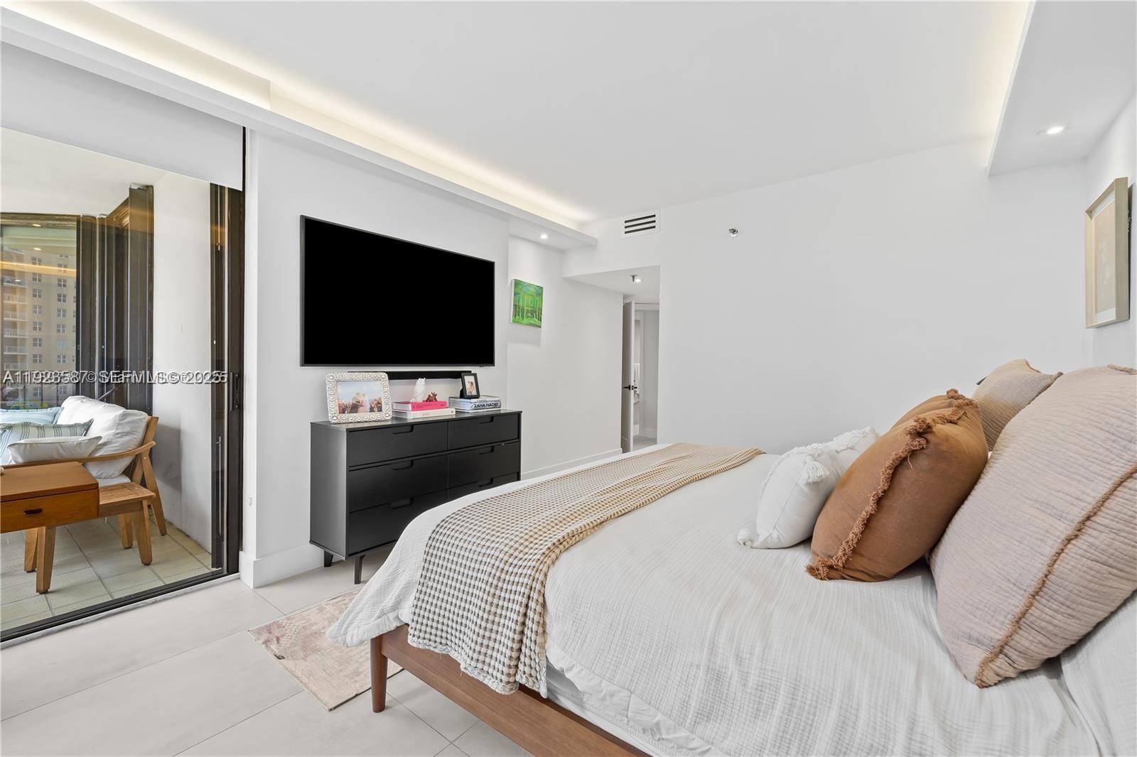 image Brickell Key One11