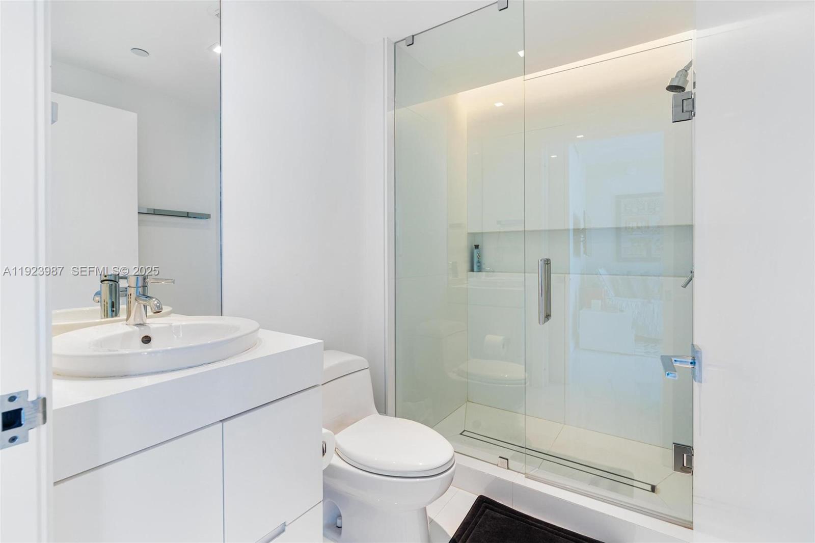 17121 Collins Ave #3201 Sunny Isles Beach, FL 33160