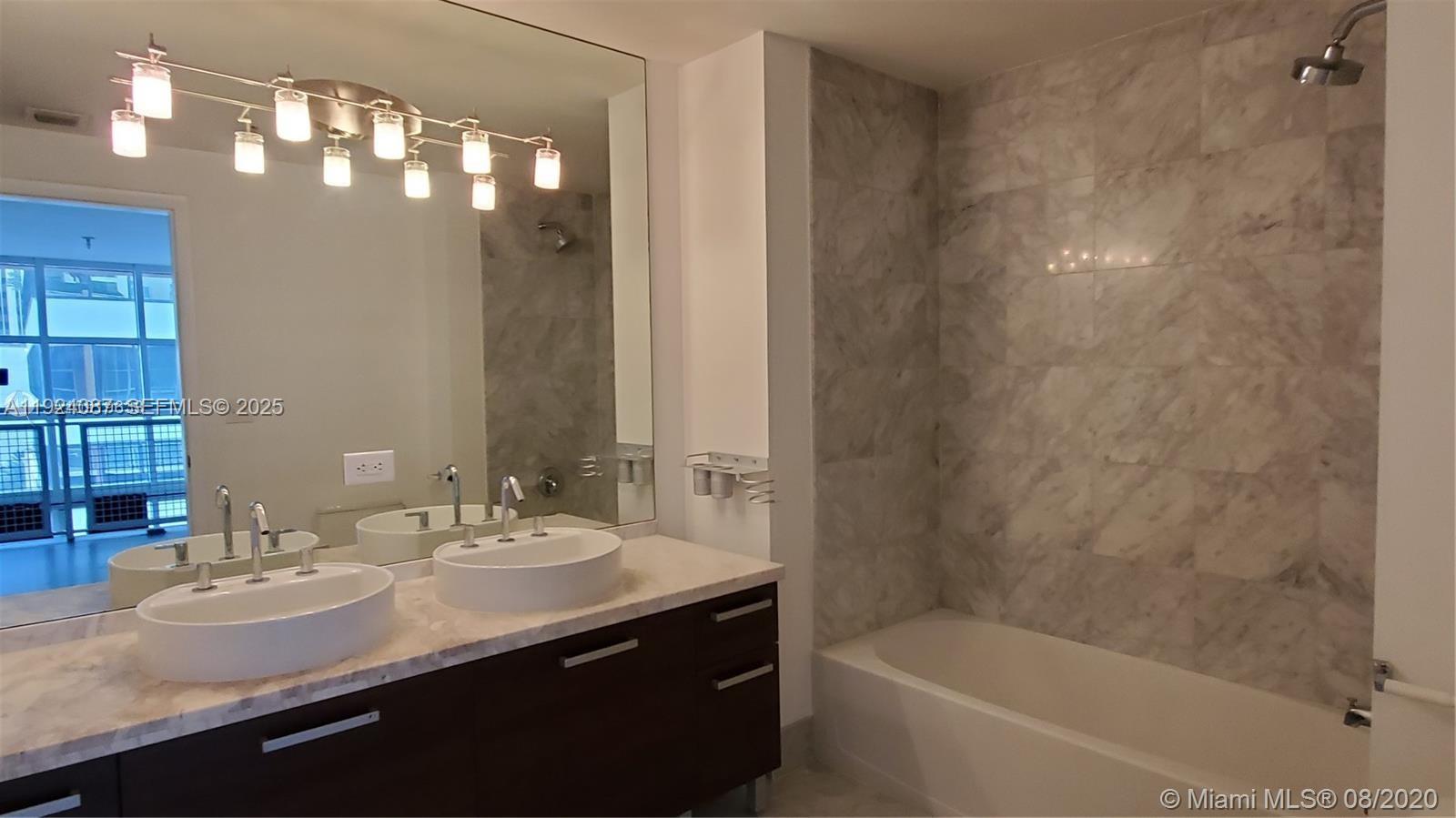 image Vizcayne South13