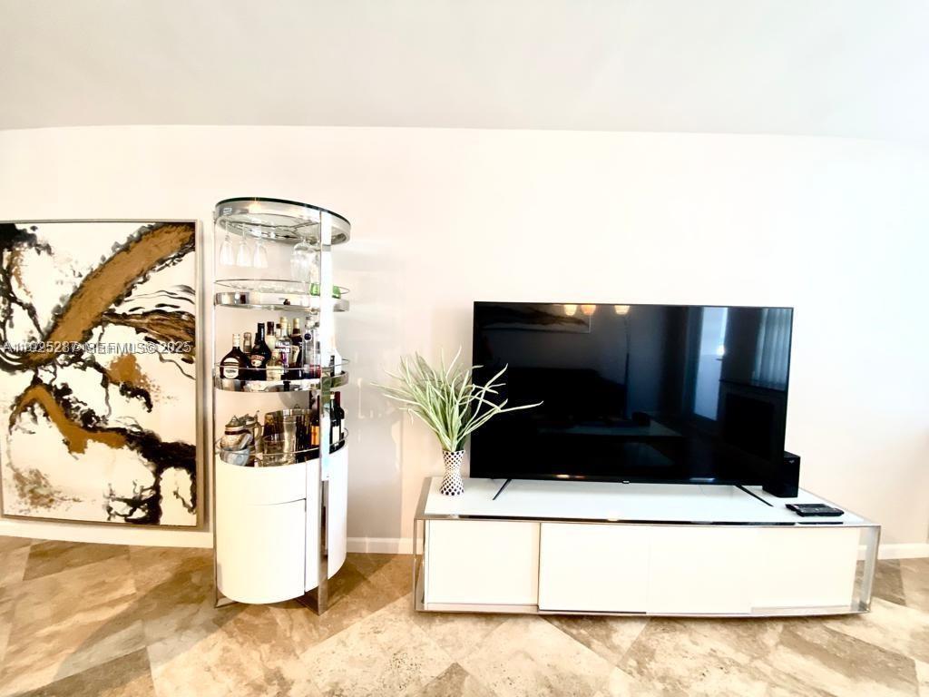 100 Lincoln Rd #608 Miami Beach, FL 33139