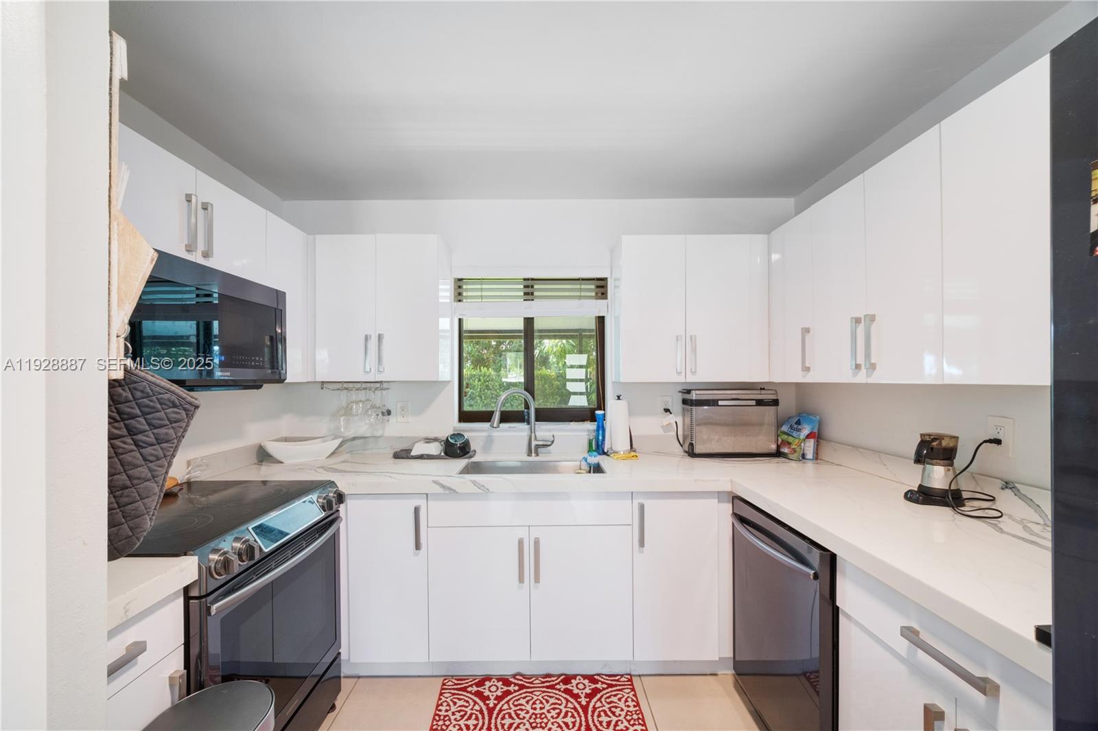 10350 SW 4th St Sweetwater, FL 33174