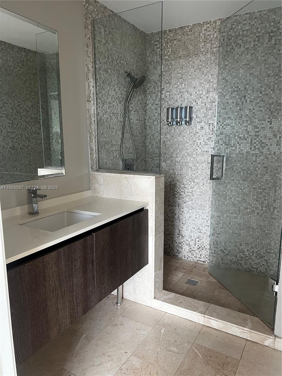 68 SE 6th St #3401 Miami, FL 33131