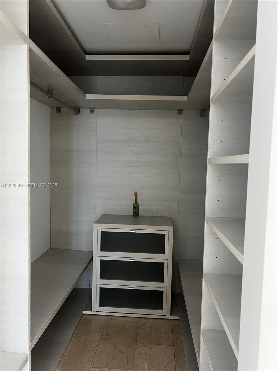 68 SE 6th St #3401 Miami, FL 33131