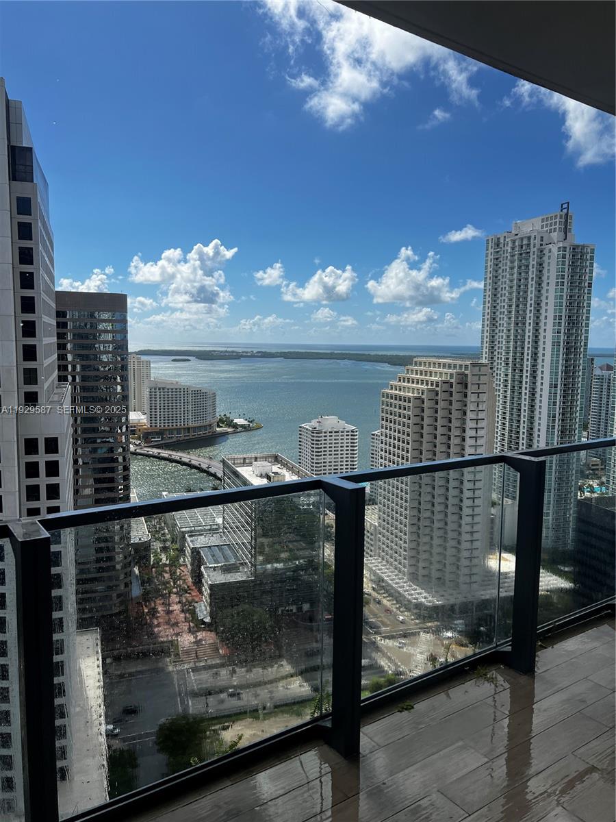 68 SE 6th St #3401 Miami, FL 33131
