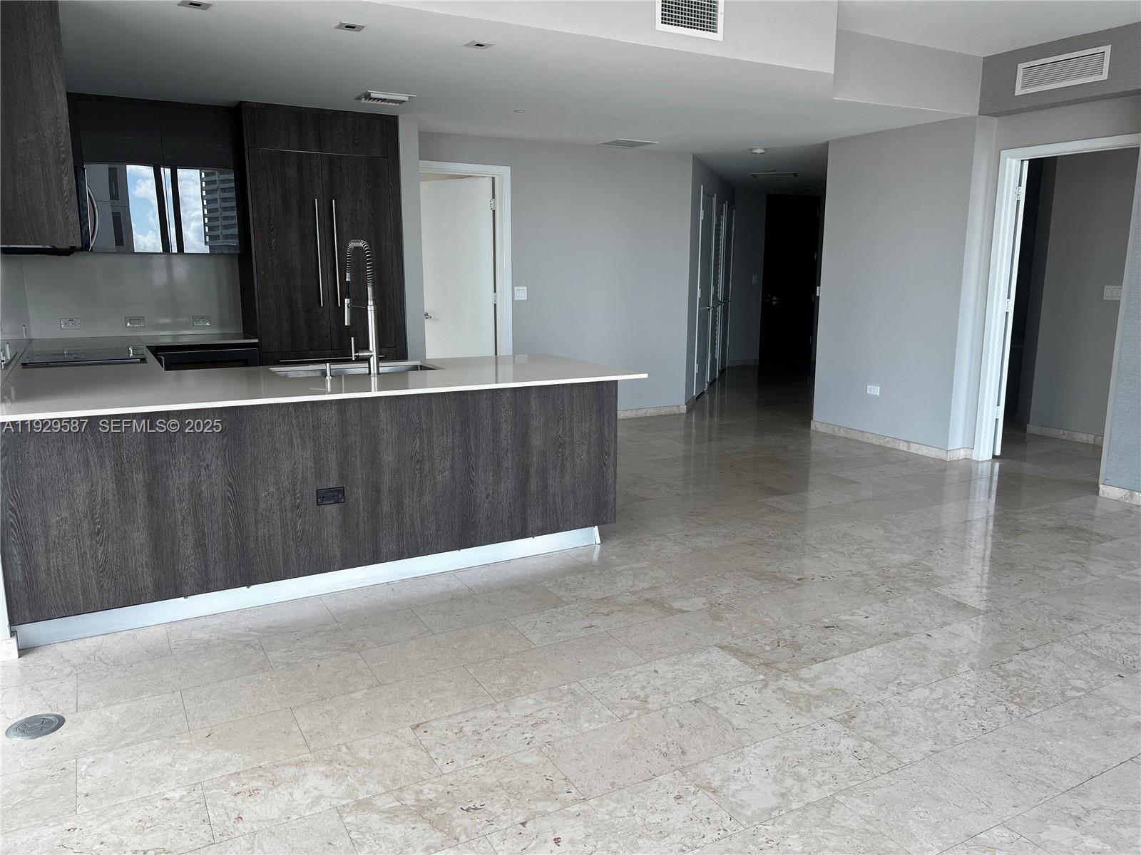 68 SE 6th St #3401 Miami, FL 33131