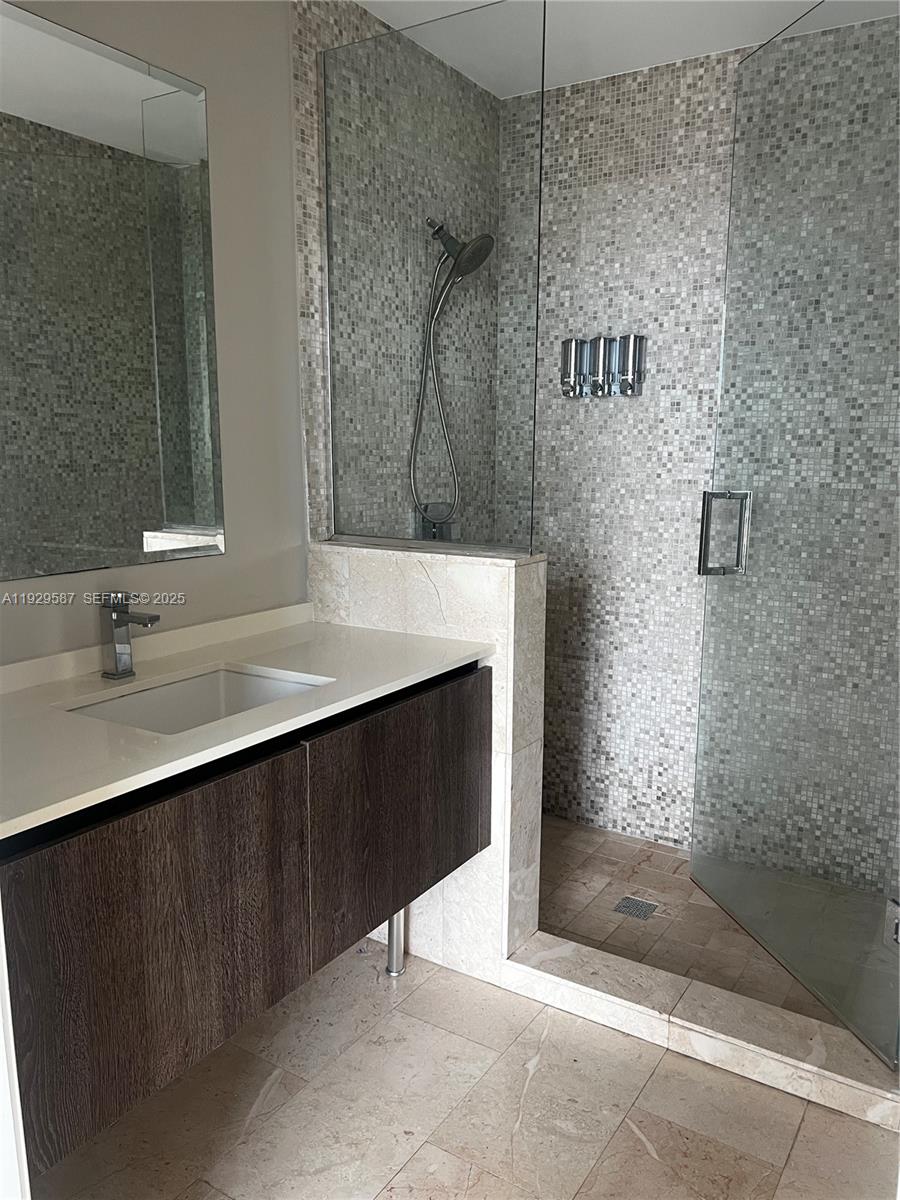 68 SE 6th St #3401 Miami, FL 33131