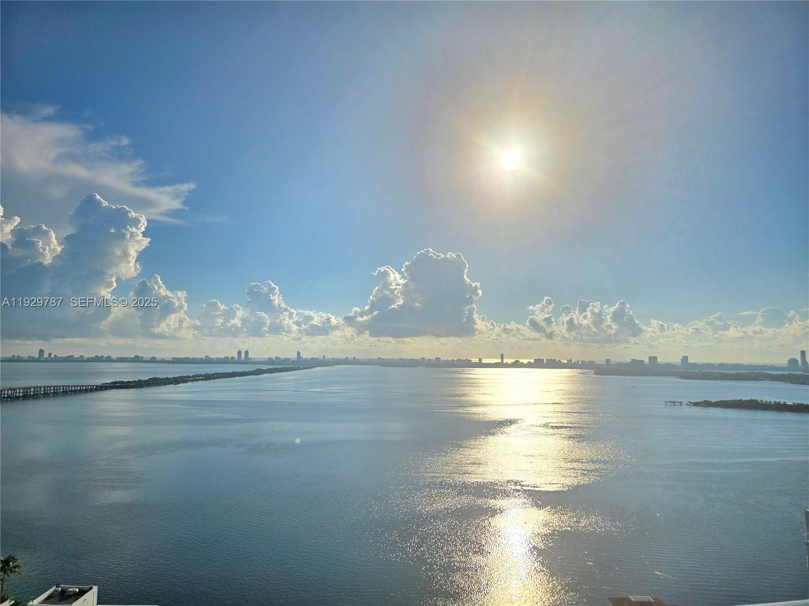 460 NE 28th St #2407