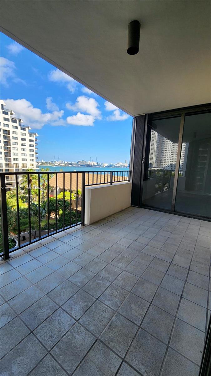 520 Brickell Key Dr #A802 Miami, FL 33131