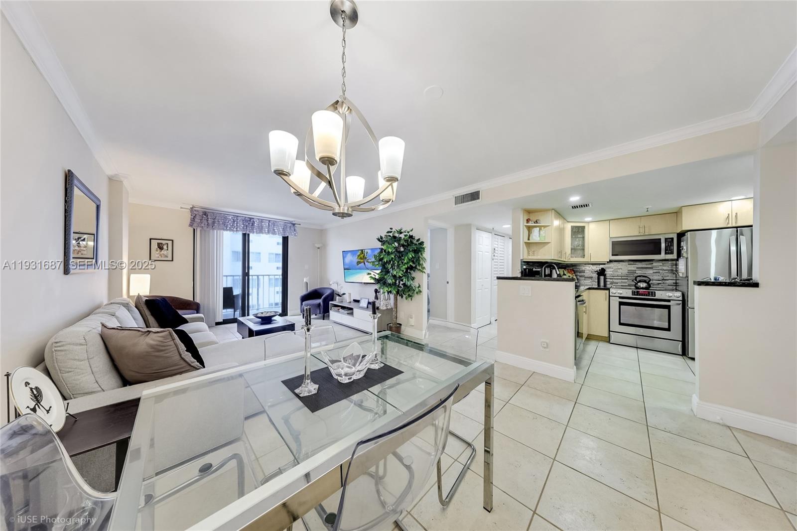 4301 Collins Ave #803 Miami Beach, FL 33140