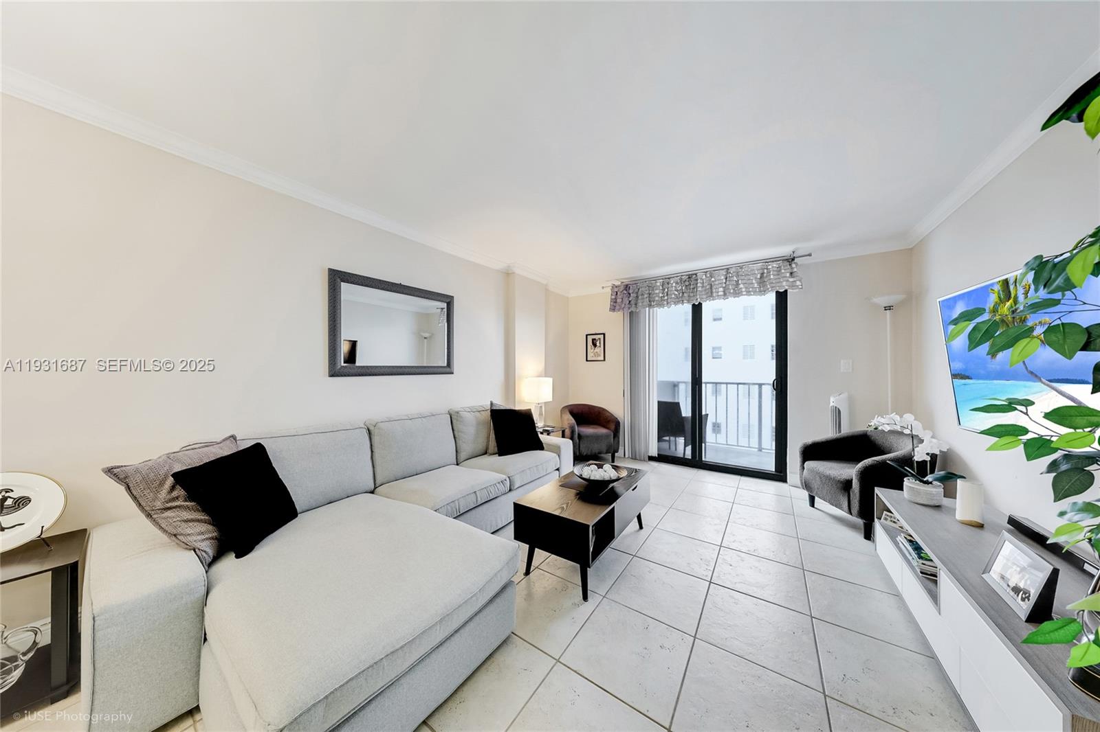 4301 Collins Ave #803 Miami Beach, FL 33140