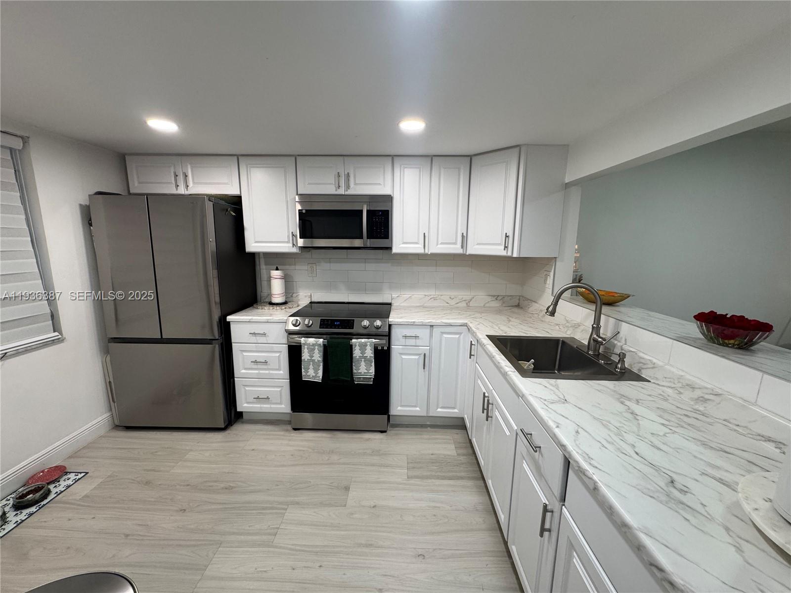 900 Colony Pt Cir #218