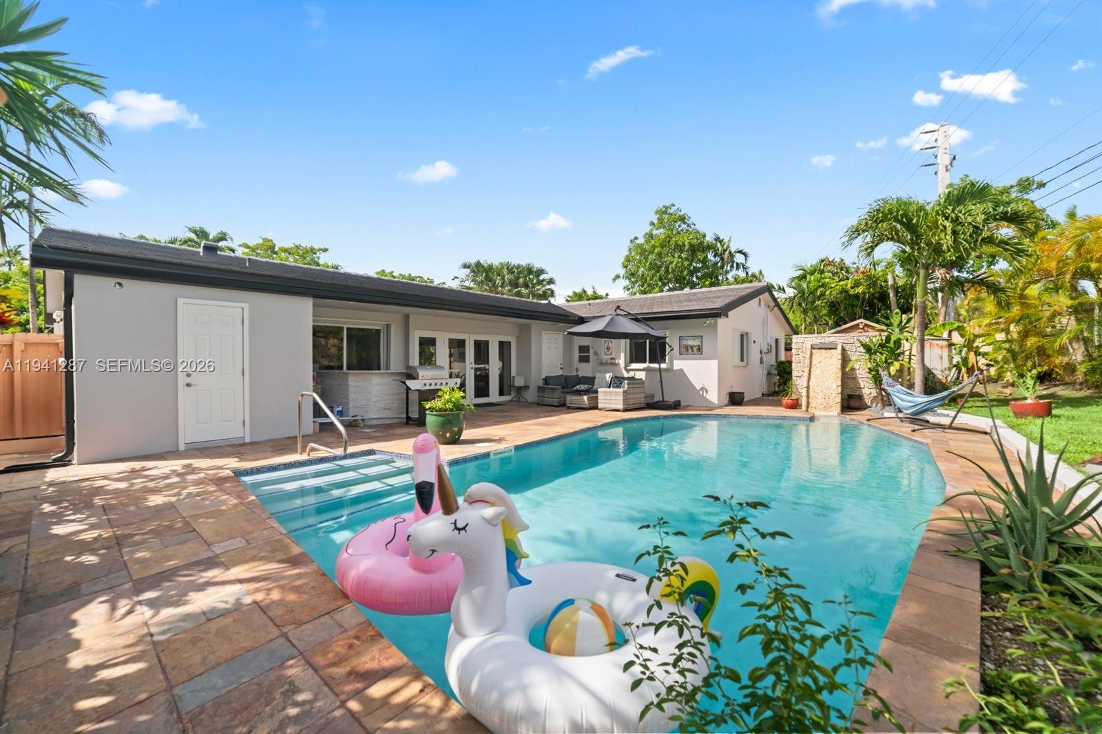 930 NE 182nd Ter North Miami Beach, FL 33162