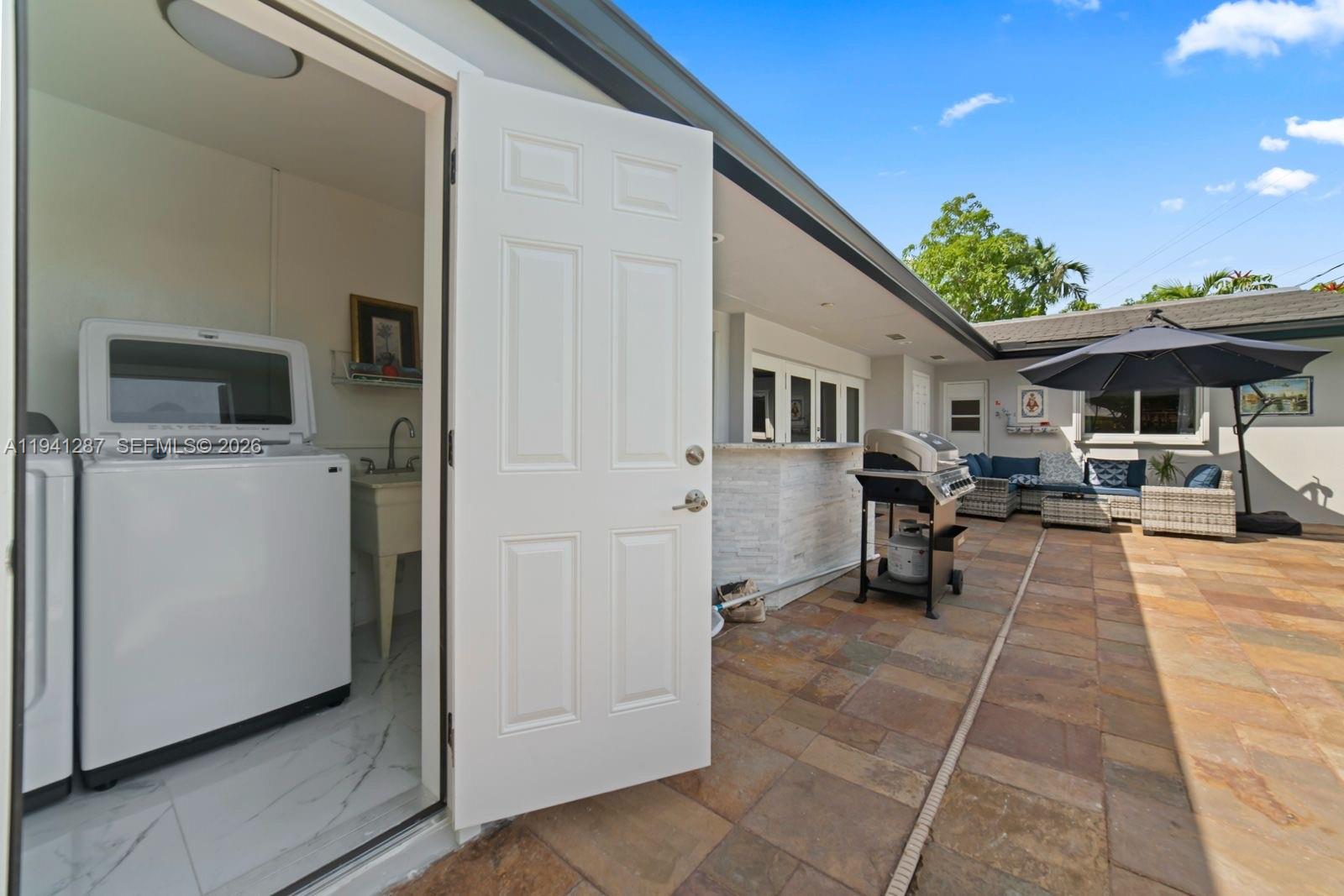 930 NE 182nd Ter North Miami Beach, FL 33162