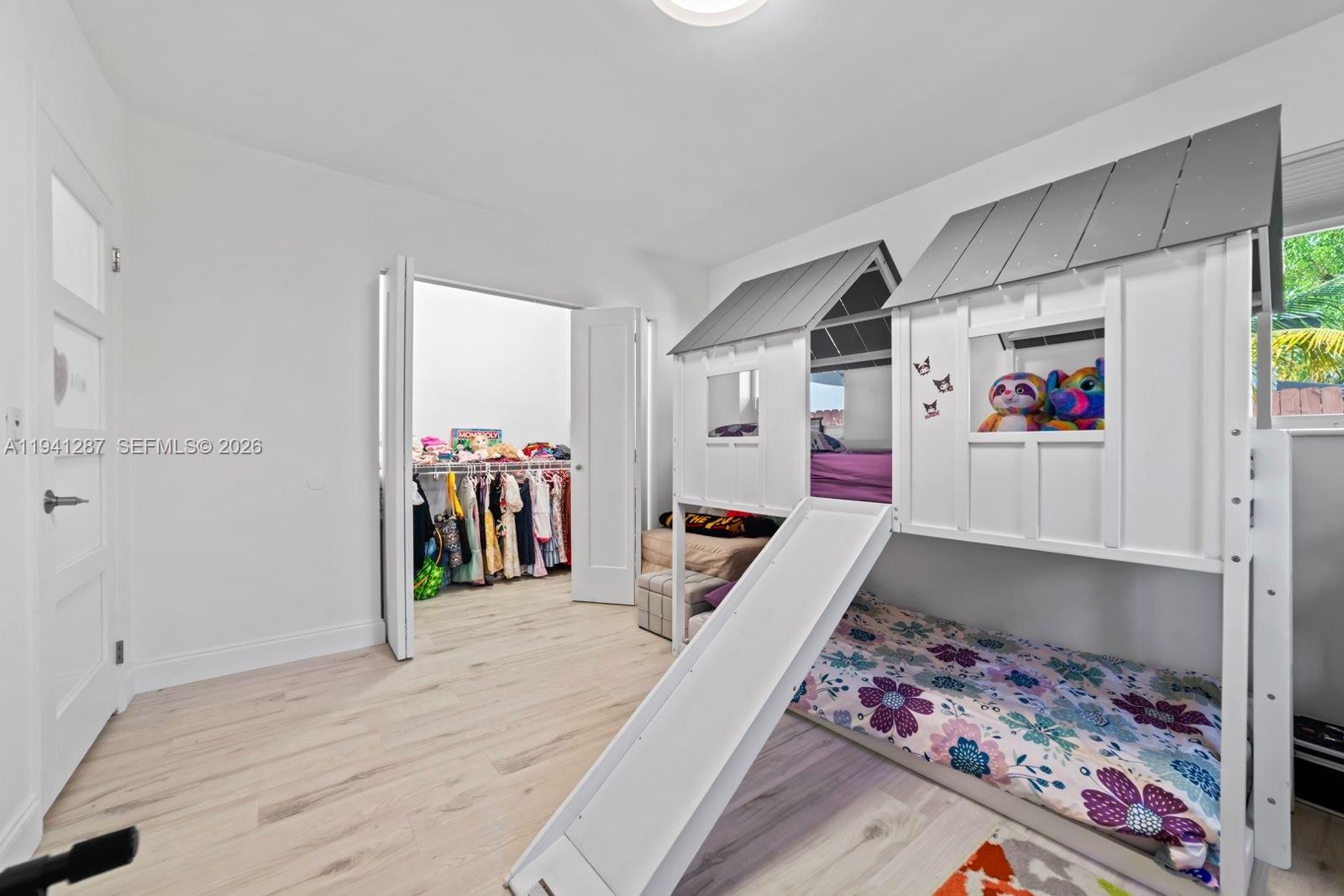 930 NE 182nd Ter North Miami Beach, FL 33162