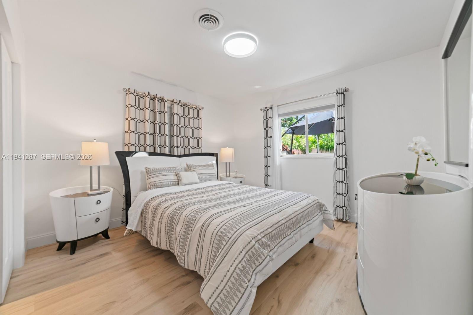 930 NE 182nd Ter North Miami Beach, FL 33162