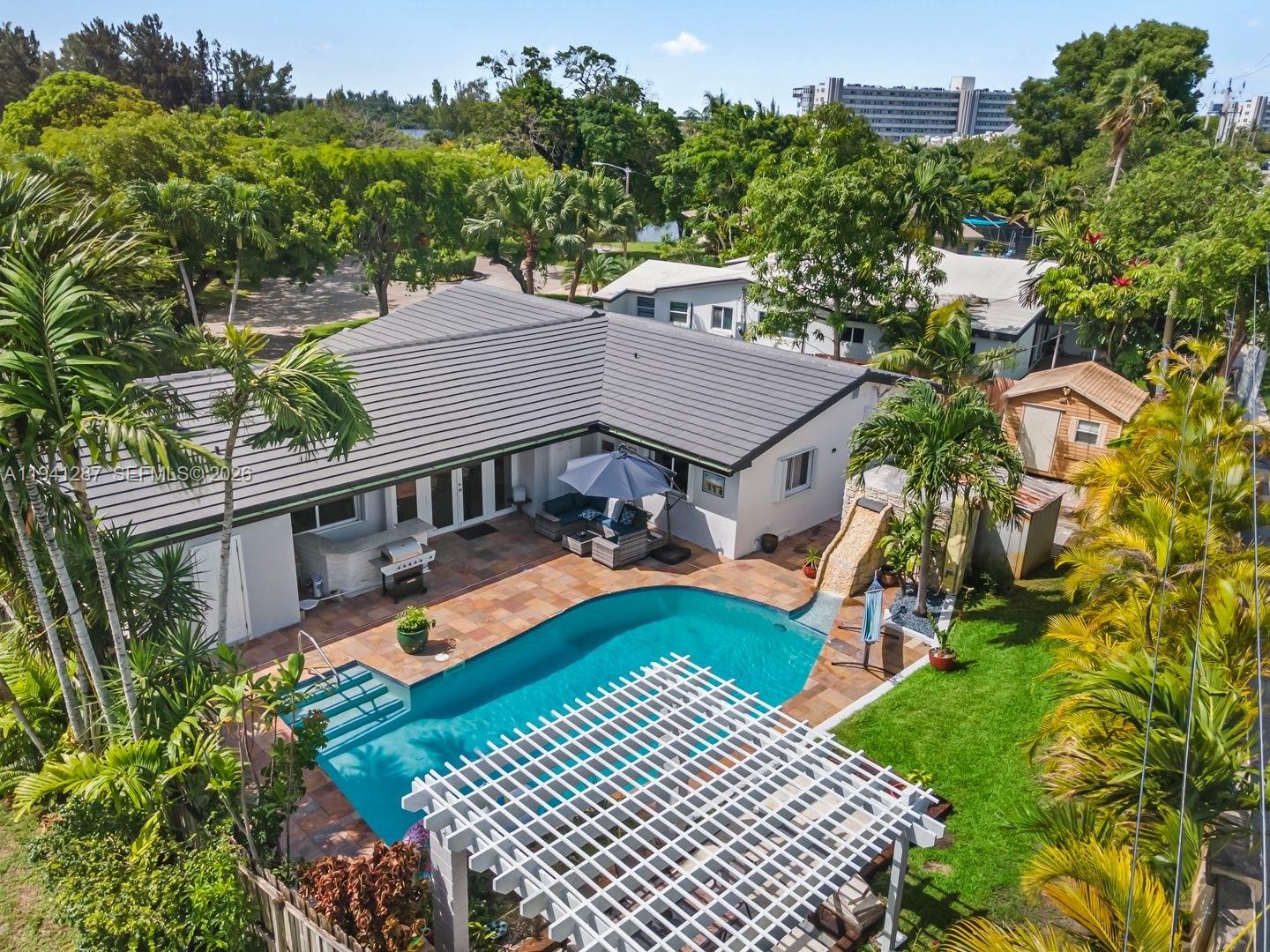 930 NE 182nd Ter North Miami Beach, FL 33162