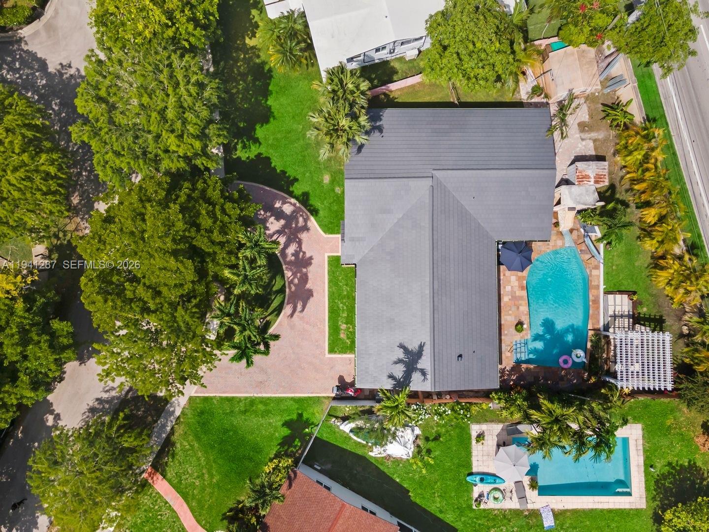 930 NE 182nd Ter North Miami Beach, FL 33162